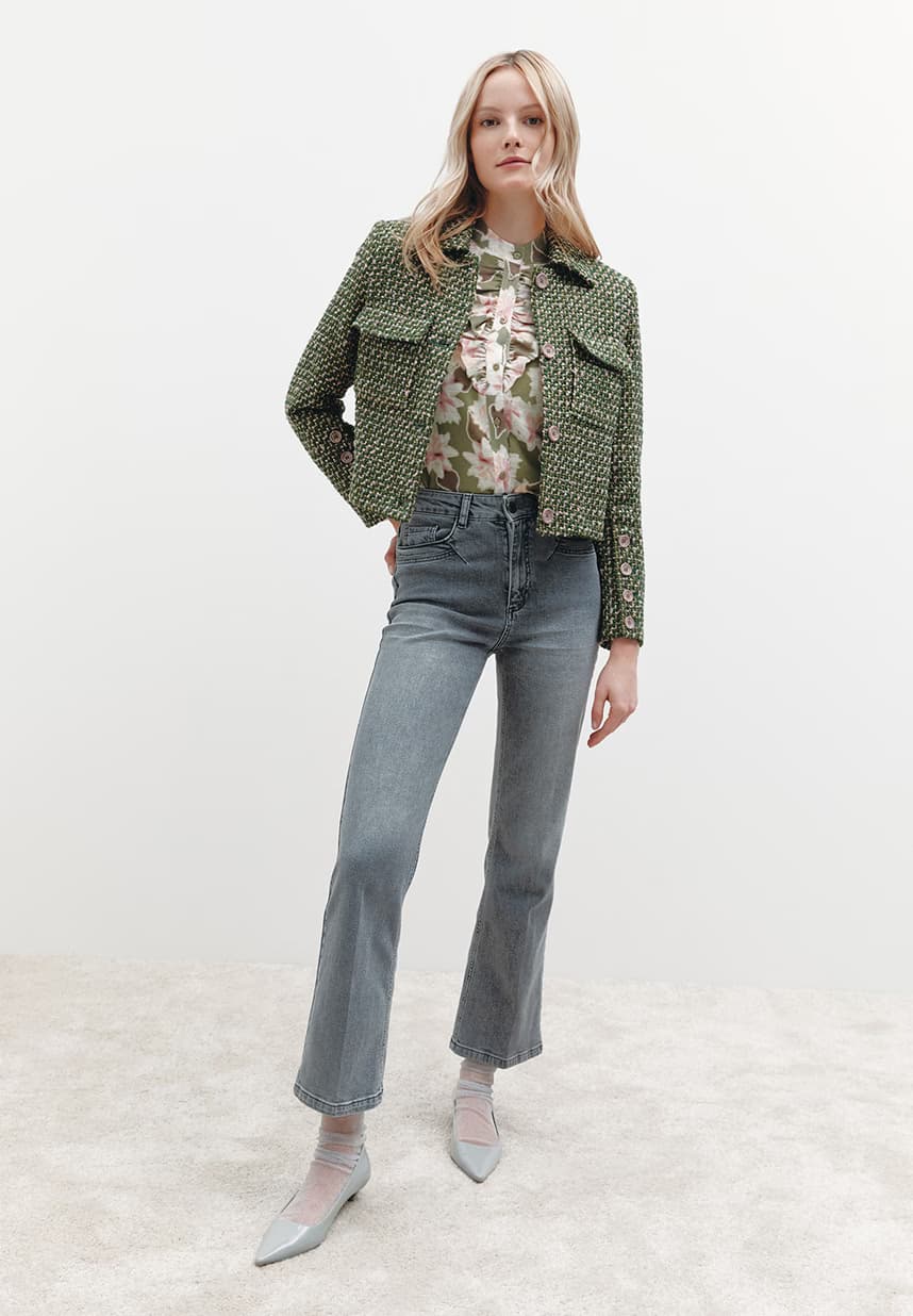 Blazer und graue Denim