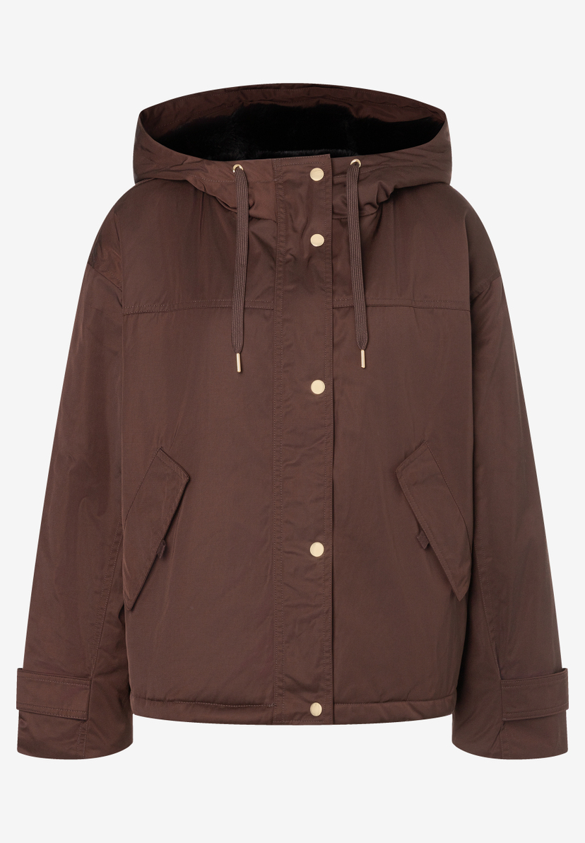 MORE & MORE Kurzjacke in Braun, mit Kapuze, goldfarbenen Knöpfen und Zugbändern. Futter aus schwarzem Kunstfell.