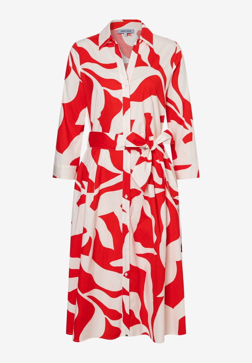Ein MORE & MORE Oberteil, ein Hemdblusenkleid mit rotem Muster und einem passenden Bindegürtel. Ein MORE & MORE Oberteil, ein Hemdblusenkleid mit rotem Muster und einem passenden Bindegürtel.