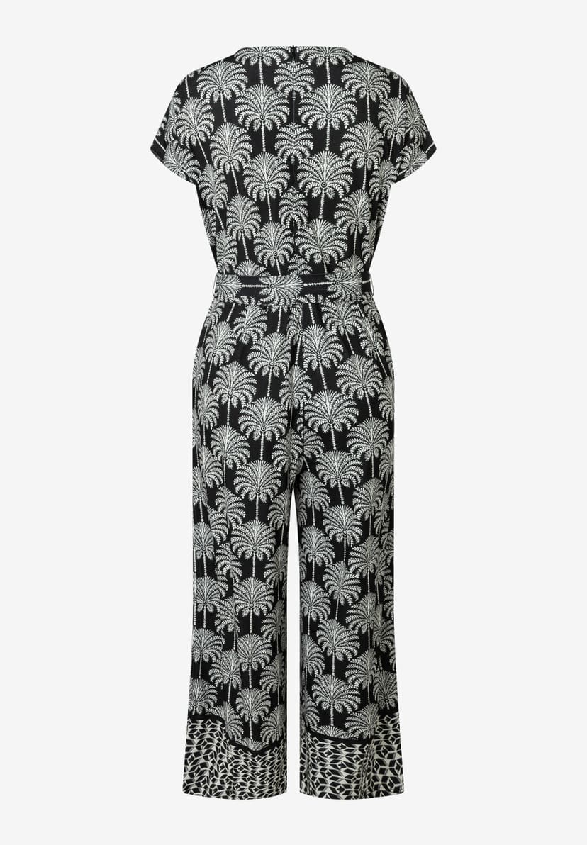 MORE & MORE Jumpsuit mit Palmenmuster in Schwarz-Weiß. Jersey-Hose mit weitem Bein, Gürtel und V-Ausschnitt. MORE & MORE Jumpsuit mit Palmenmuster in Schwarz-Weiß. Jersey-Hose mit weitem Bein, Gürtel und V-Ausschnitt.