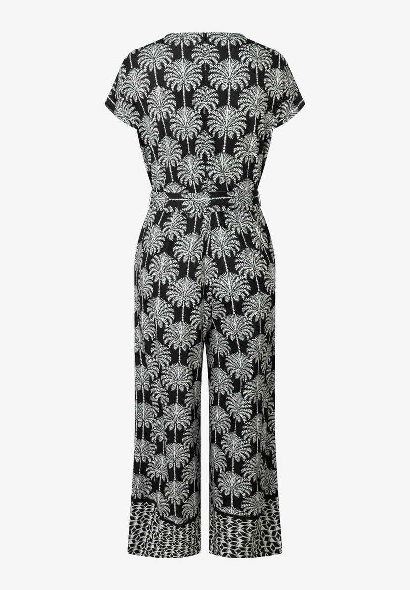 MORE & MORE Jumpsuit mit Palmenmuster in Schwarz-Weiß. Jersey-Hose mit weitem Bein, Gürtel und V-Ausschnitt. MORE & MORE Jumpsuit mit Palmenmuster in Schwarz-Weiß. Jersey-Hose mit weitem Bein, Gürtel und V-Ausschnitt.