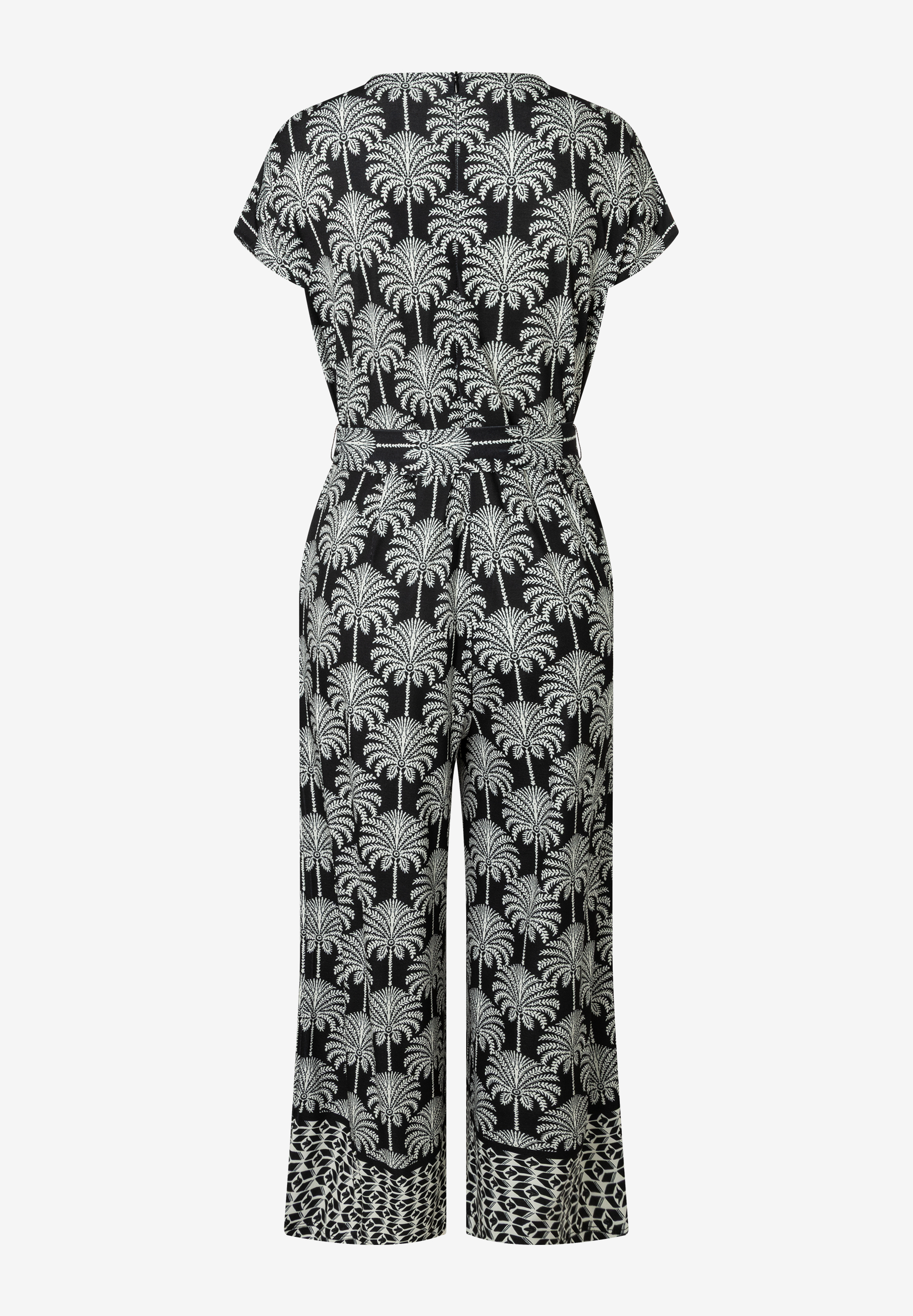 MORE & MORE Jumpsuit mit Palmenmuster in Schwarz-Weiß. Jersey-Hose mit weitem Bein, Gürtel und V-Ausschnitt. MORE & MORE Jumpsuit mit Palmenmuster in Schwarz-Weiß. Jersey-Hose mit weitem Bein, Gürtel und V-Ausschnitt.
