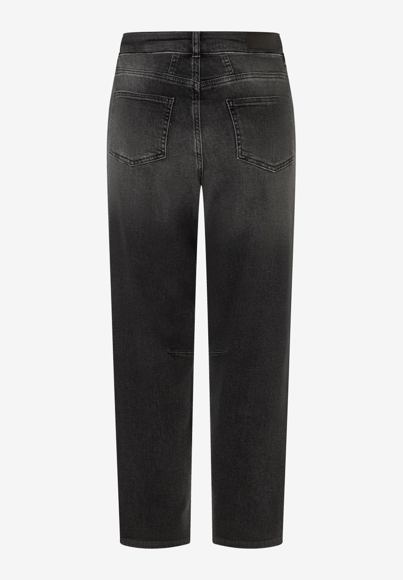 MORE & MORE Damen-Jeans aus schwarzem, elastischem Denim, Rückansicht mit Gesäßtaschen und Logopatch. MORE & MORE Damen-Jeans aus schwarzem, elastischem Denim, Rückansicht mit Gesäßtaschen und Logopatch.