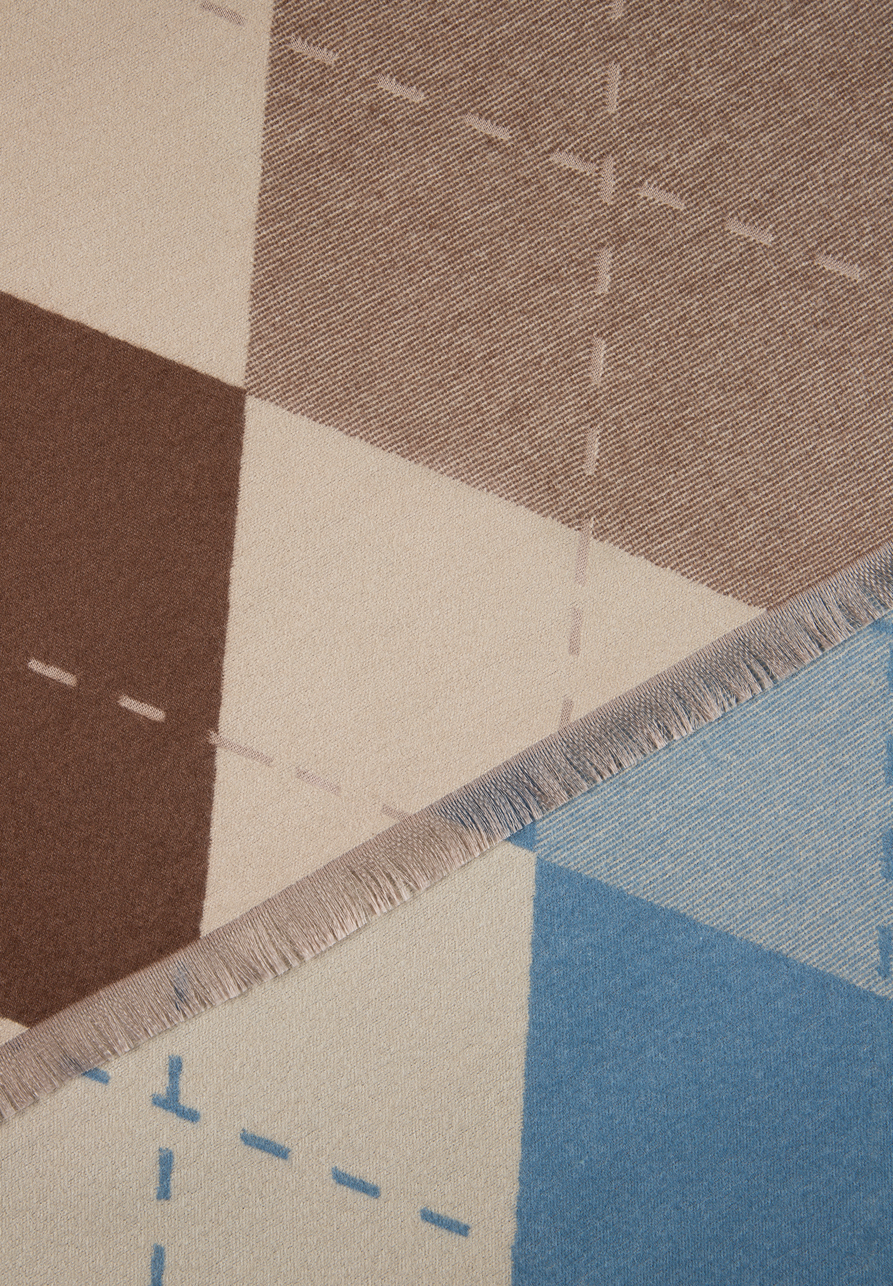 MORE & MORE Accessoire: Decke mit braunem, beigem und blauem Karo-Muster, mit Fransen. MORE & MORE Accessoire: Decke mit braunem, beigem und blauem Karo-Muster, mit Fransen.