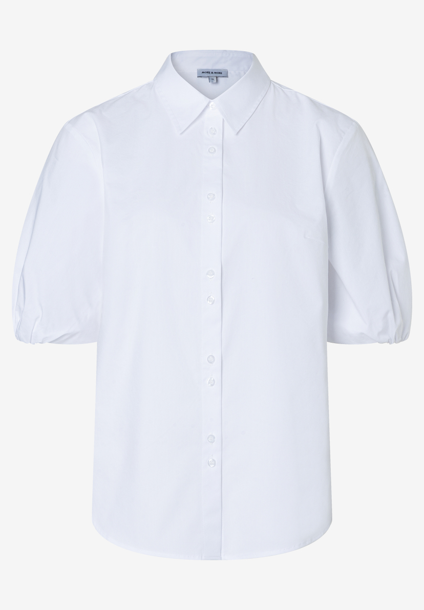 Eine weiße MORE & MORE Bluse mit Puffärmeln und Knopfleiste. Eine weiße MORE & MORE Bluse mit Puffärmeln und Knopfleiste.