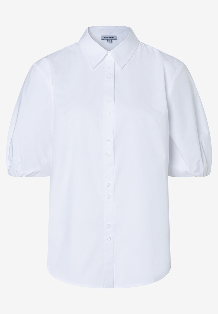 Eine weiße MORE & MORE Bluse mit Puffärmeln und Knopfleiste. Eine weiße MORE & MORE Bluse mit Puffärmeln und Knopfleiste.