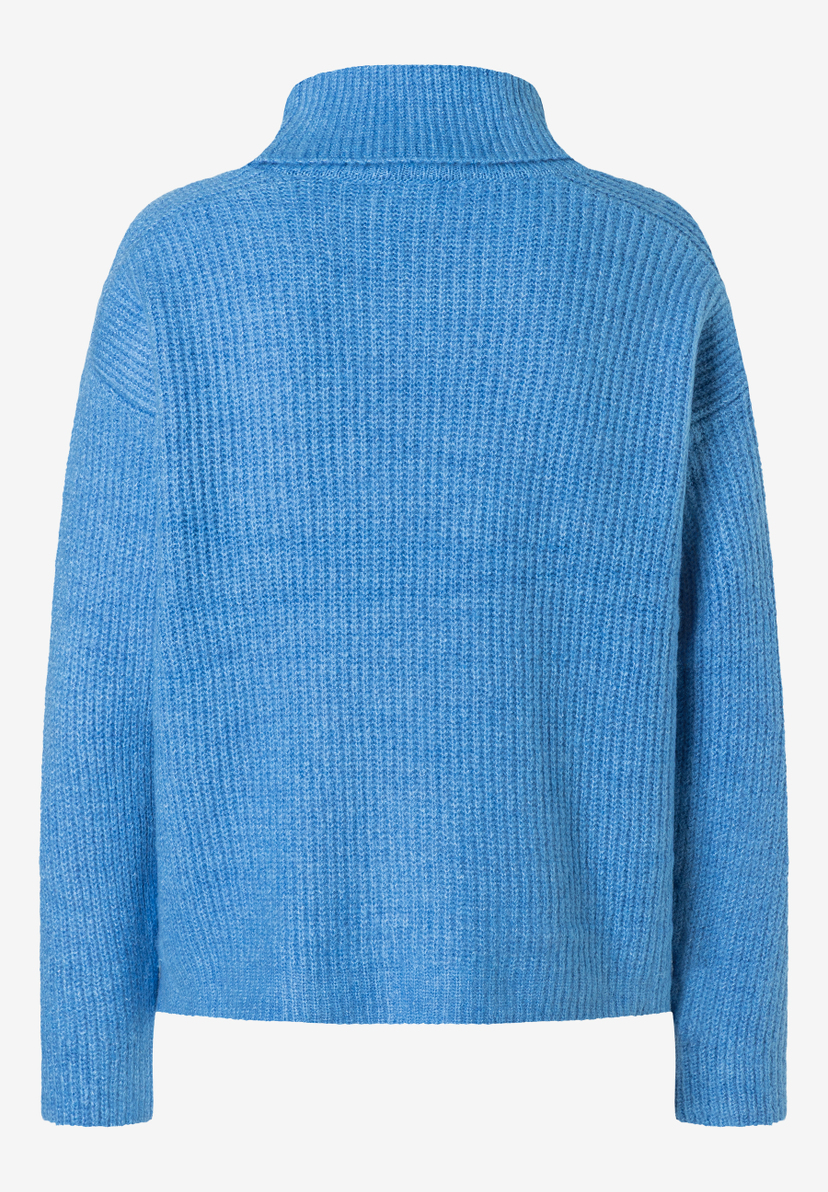 Ein hellblauer Rippstrick-Rollkragenpullover von MORE & MORE, der warm und angenehm ist. Ein hellblauer Rippstrick-Rollkragenpullover von MORE & MORE, der warm und angenehm ist.