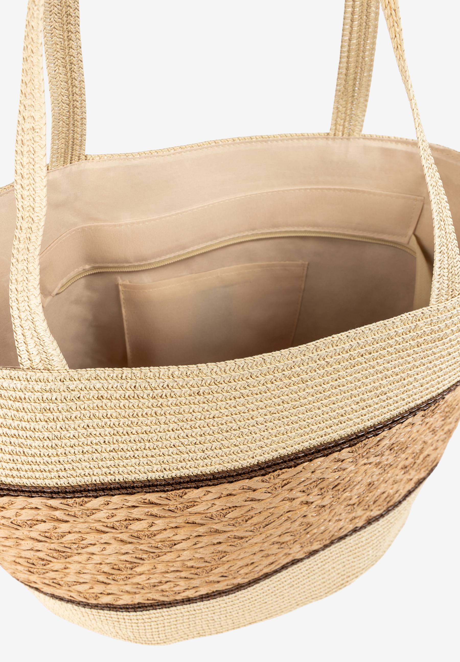 Eine MORE & MORE Tasche aus Bast mit braunen Akzenten und geflochtenen Henkeln. Innen helles Futter mit Reißverschlussfach. Eine MORE & MORE Tasche aus Bast mit braunen Akzenten und geflochtenen Henkeln. Innen helles Futter mit Reißverschlussfach.