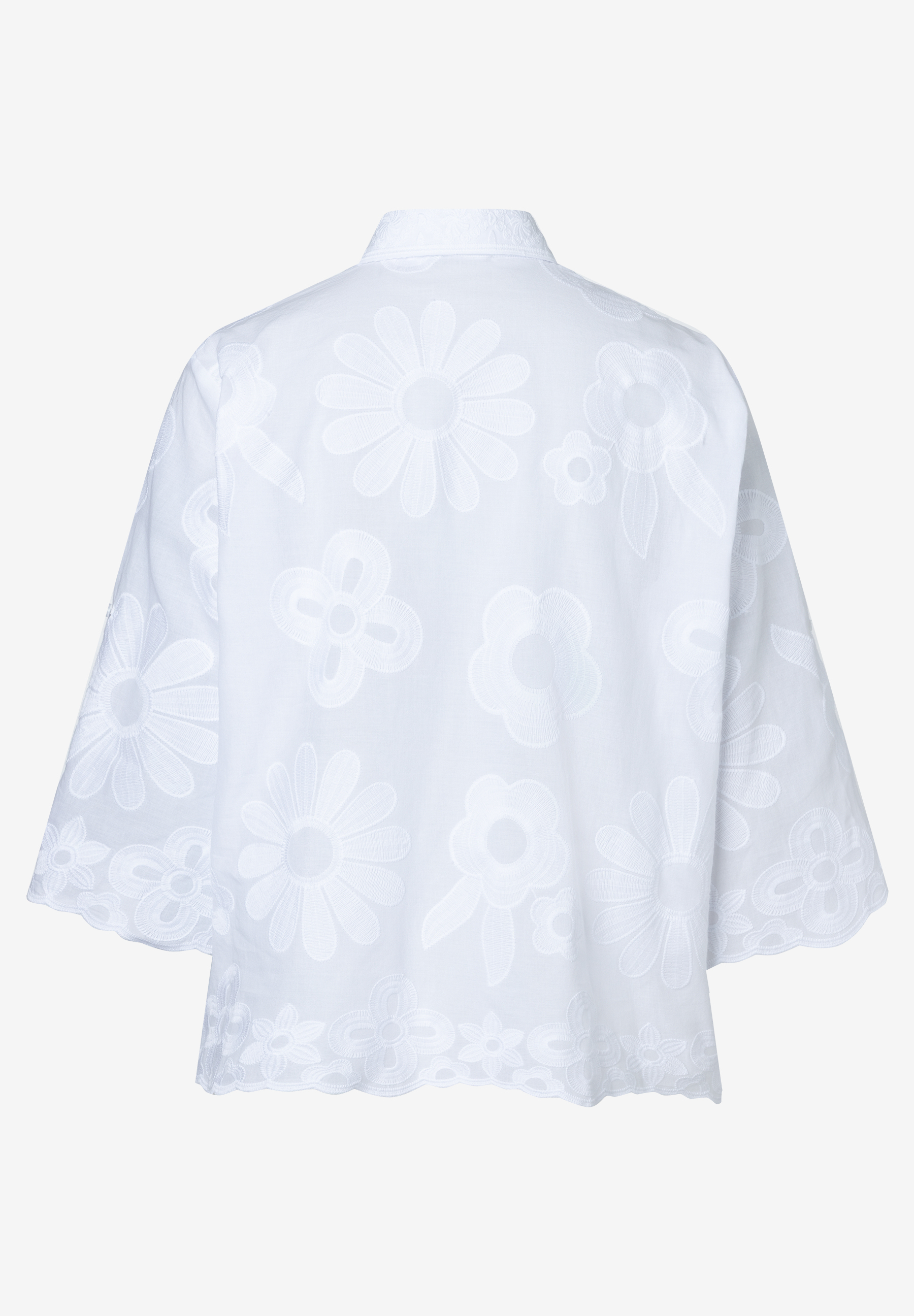 Rückenansicht einer weißen MORE & MORE Bluse mit Blumenmuster und 3/4-Ärmeln. Rückenansicht einer weißen MORE & MORE Bluse mit Blumenmuster und 3/4-Ärmeln.