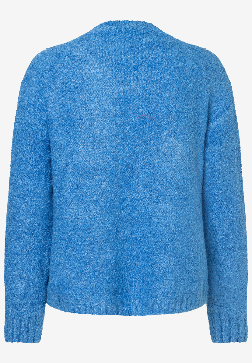 Ein blauer MORE & MORE Strickpullover mit Bouclé-Optik für angenehmen, warmen und soften Tragekomfort. Ein blauer MORE & MORE Strickpullover mit Bouclé-Optik für angenehmen, warmen und soften Tragekomfort.