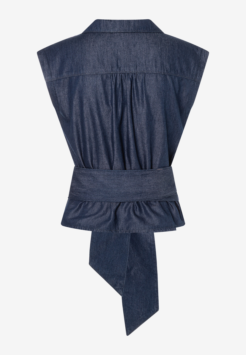 MORE & MORE Bluse aus weichem Denim mit Bindegürtel, hinten gerafft, ohne Ärmel, Stehkragen, angenehmer Tragekomfort. MORE & MORE Bluse aus weichem Denim mit Bindegürtel, hinten gerafft, ohne Ärmel, Stehkragen, angenehmer Tragekomfort.