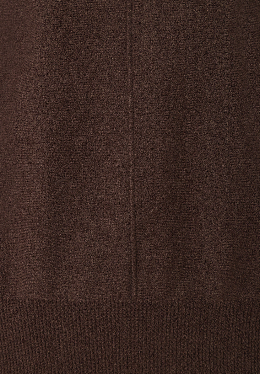 MORE & MORE Pullover & Strickwaren: Nahaufnahme von braunem Stoff mit feiner Textur und geripptem Saum. Vertikale Naht. MORE & MORE Pullover & Strickwaren: Nahaufnahme von braunem Stoff mit feiner Textur und geripptem Saum. Vertikale Naht.