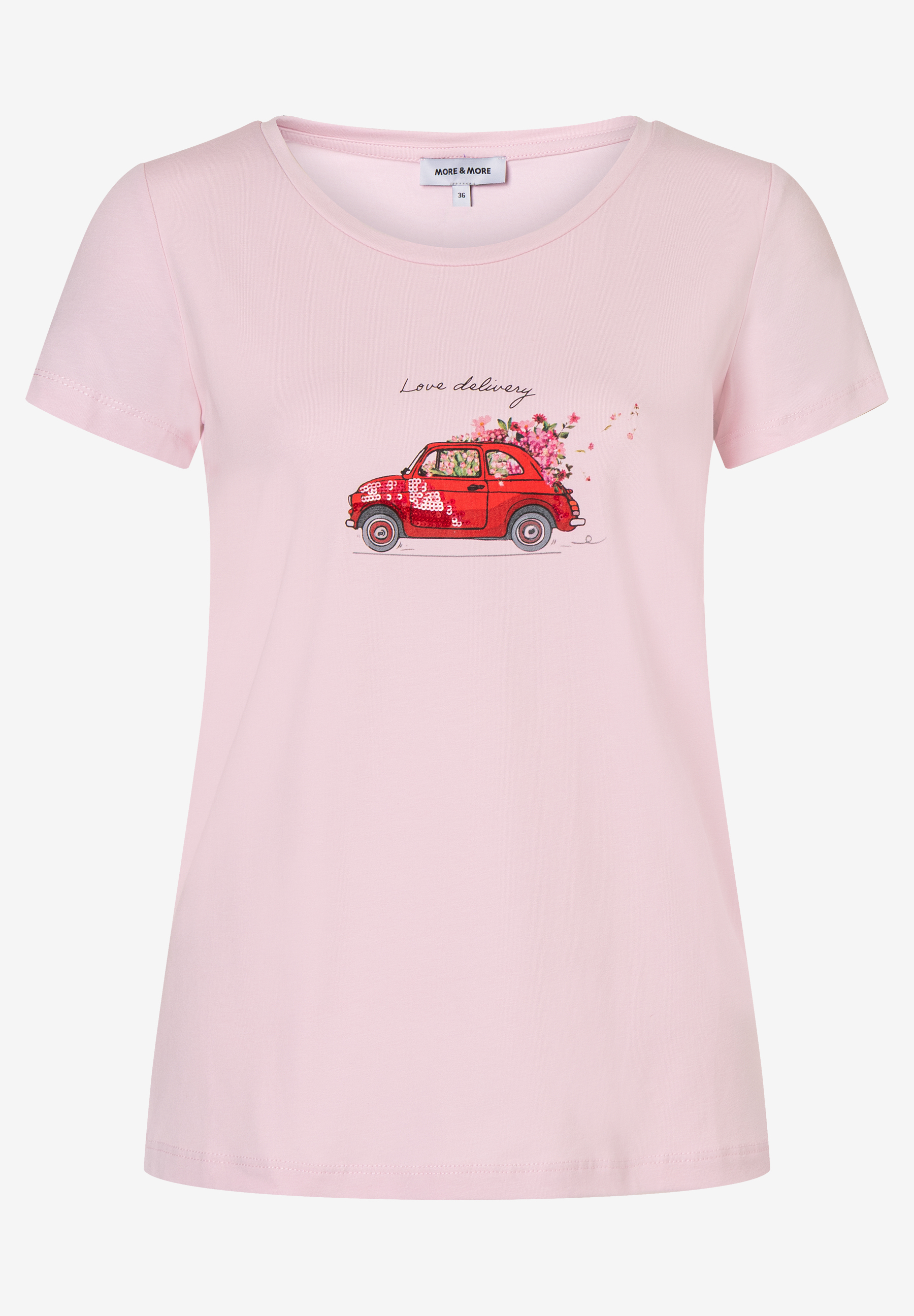 Ein rosafarbenes T-Shirt von MORE & MORE mit einem roten Auto und Blumen als Motiv.