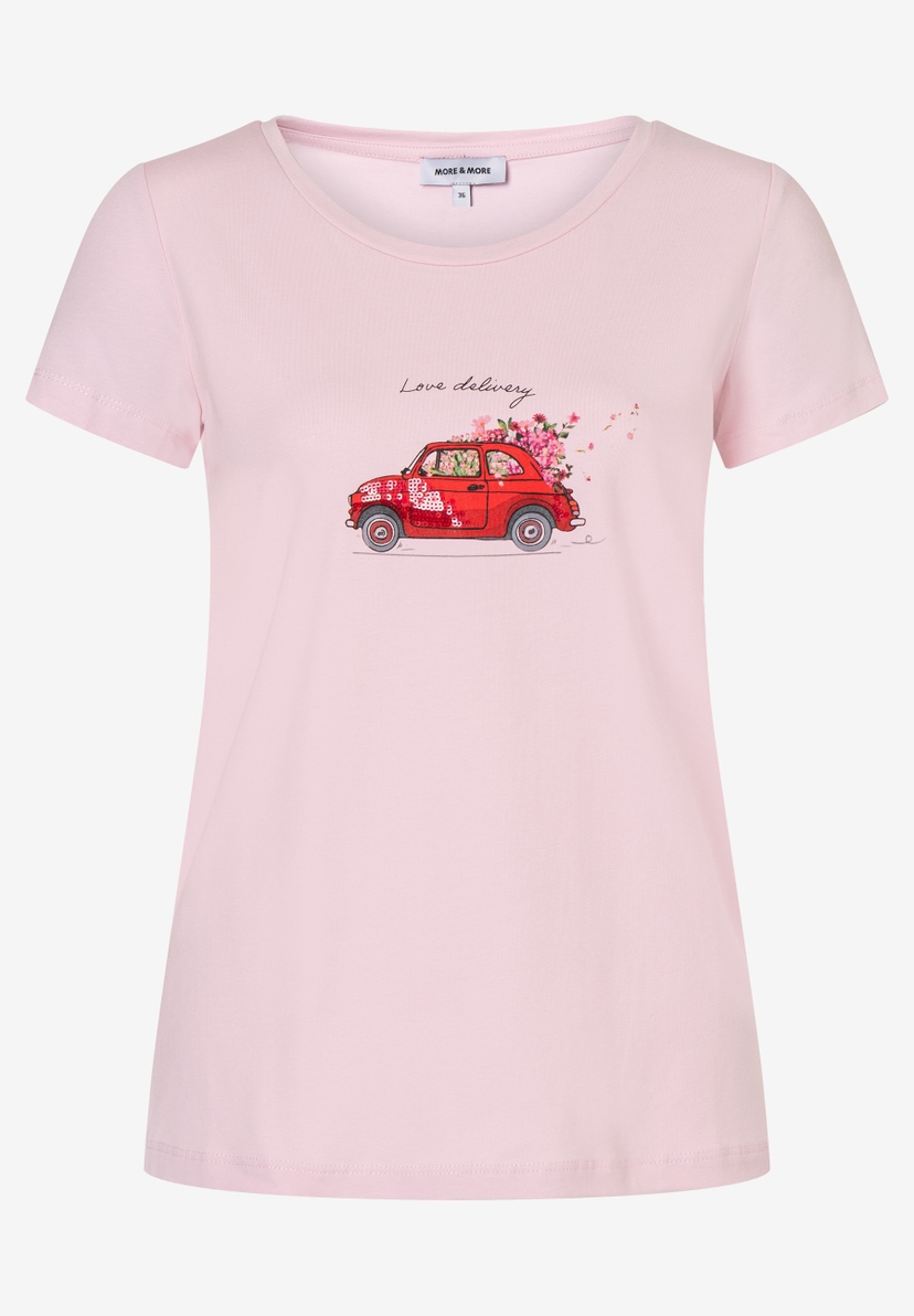 Ein rosafarbenes T-Shirt von MORE & MORE mit einem roten Auto und Blumen als Motiv. Ein rosafarbenes T-Shirt von MORE & MORE mit einem roten Auto und Blumen als Motiv.