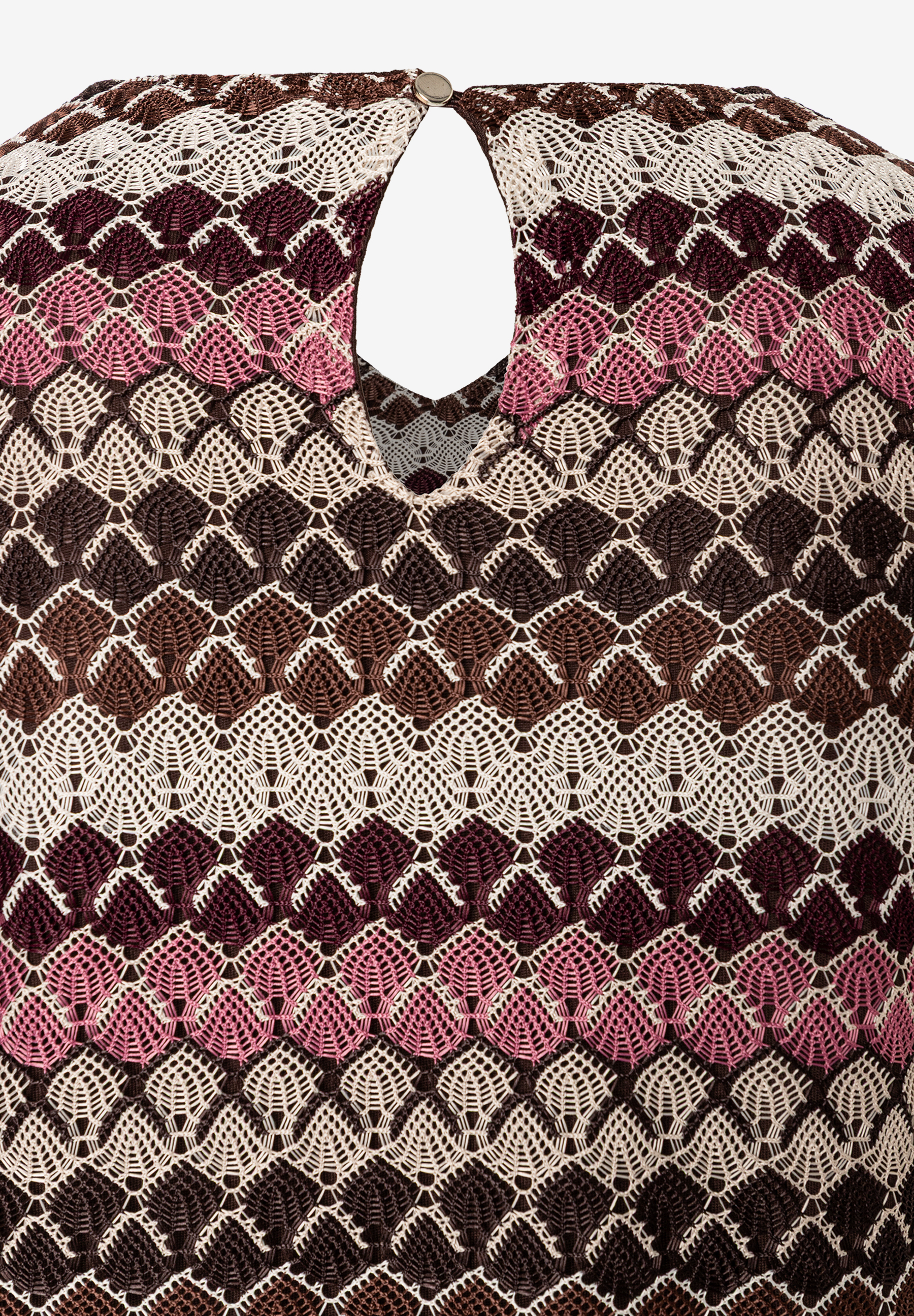 MORE & MORE Jacquard-Oberteil mit Rautenmuster in Pink, Creme und Braun, geknöpfter Schlitz am Nacken. MORE & MORE Jacquard-Oberteil mit Rautenmuster in Pink, Creme und Braun, geknöpfter Schlitz am Nacken.