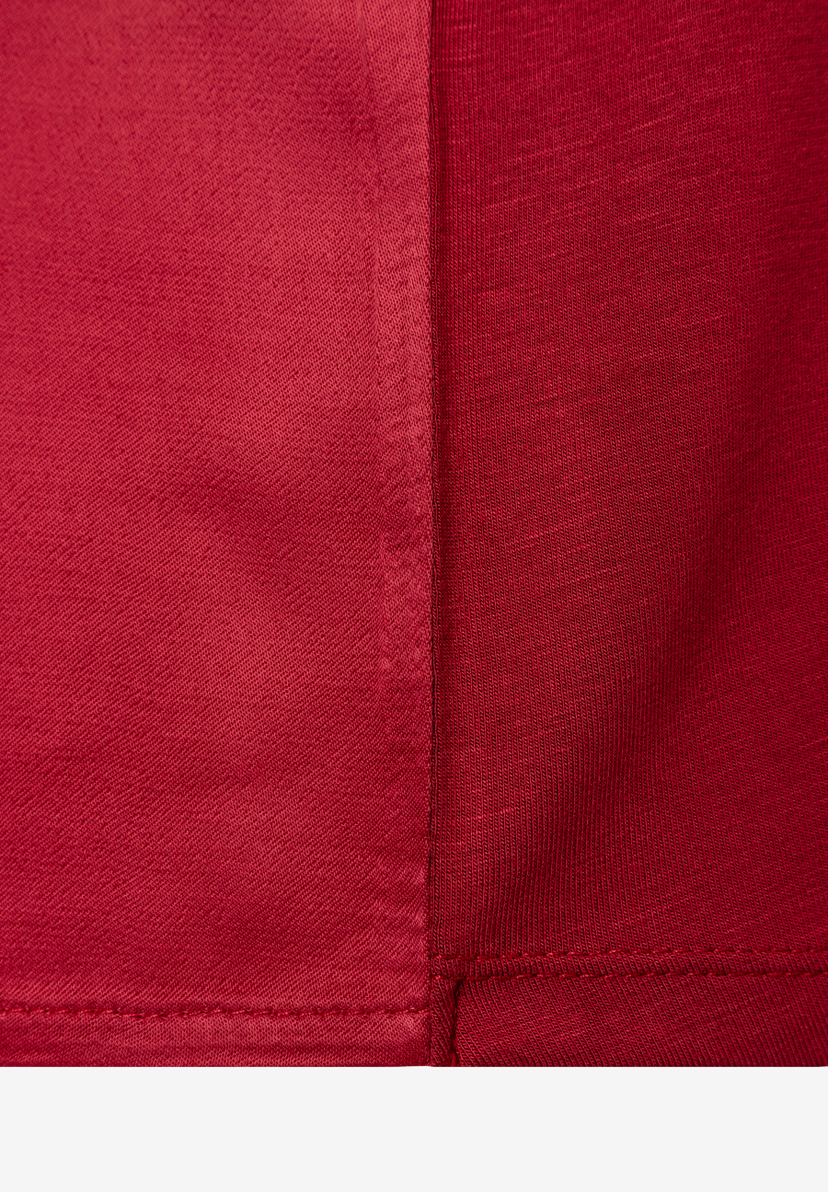 MORE & MORE Oberteil aus Materialmix (Jersey und Satin), mit glänzender Optik und angenehmem Tragekomfort. MORE & MORE Oberteil aus Materialmix (Jersey und Satin), mit glänzender Optik und angenehmem Tragekomfort.