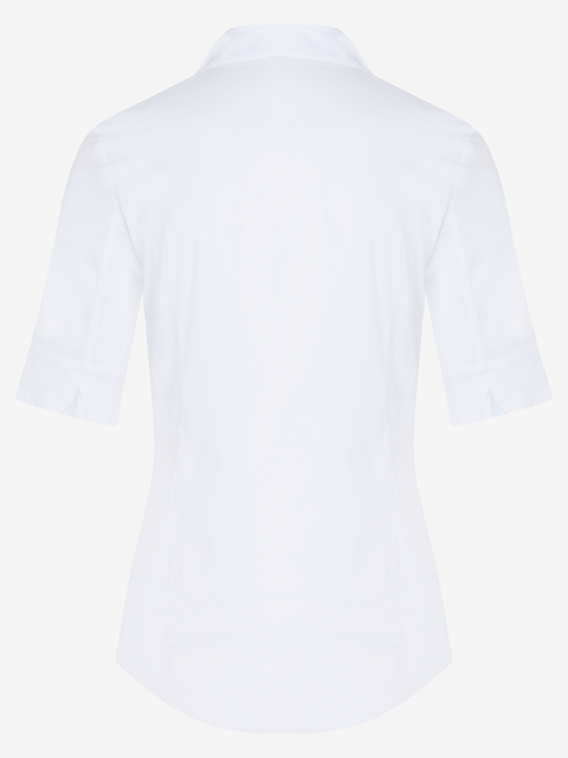 Die Rückansicht einer weißen Bluse von MORE & MORE mit halblangen Ärmeln. Die Rückansicht einer weißen Bluse von MORE & MORE mit halblangen Ärmeln.