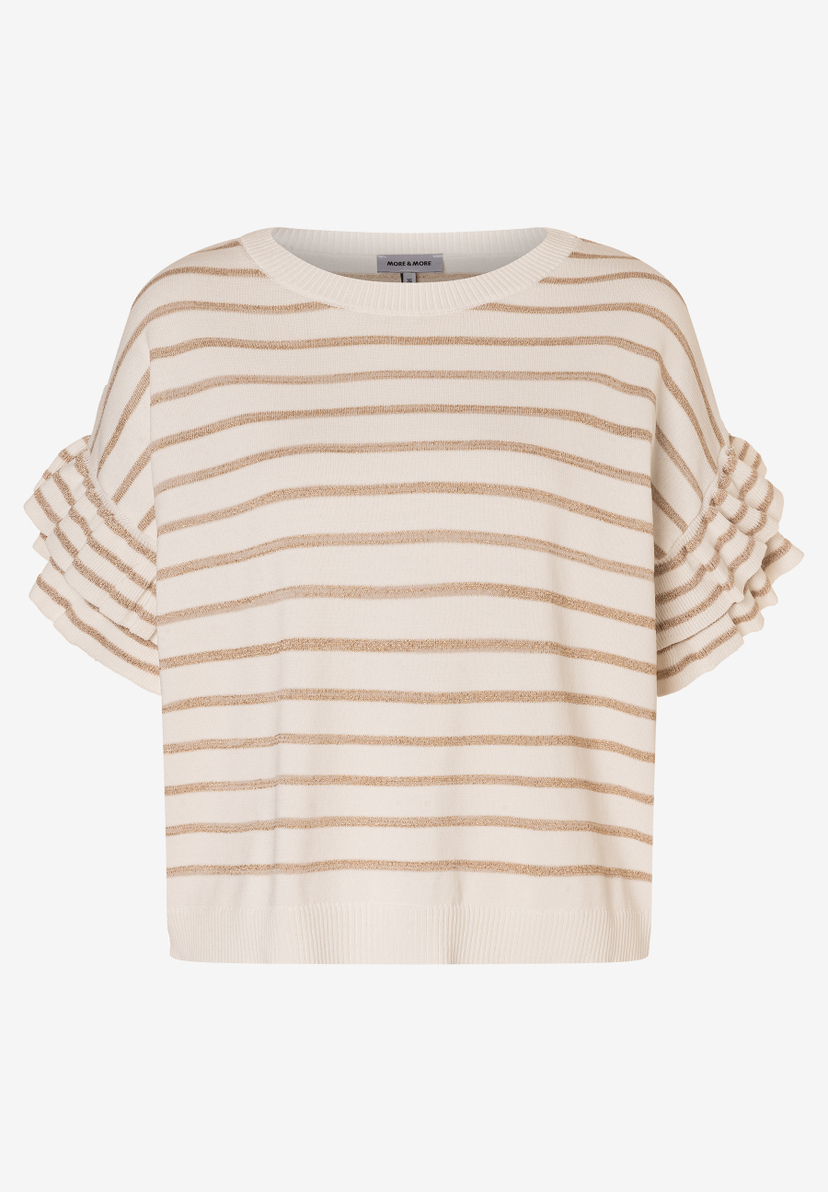 Ein gestreifter Strickpullover von MORE & MORE mit Rüschenärmeln.