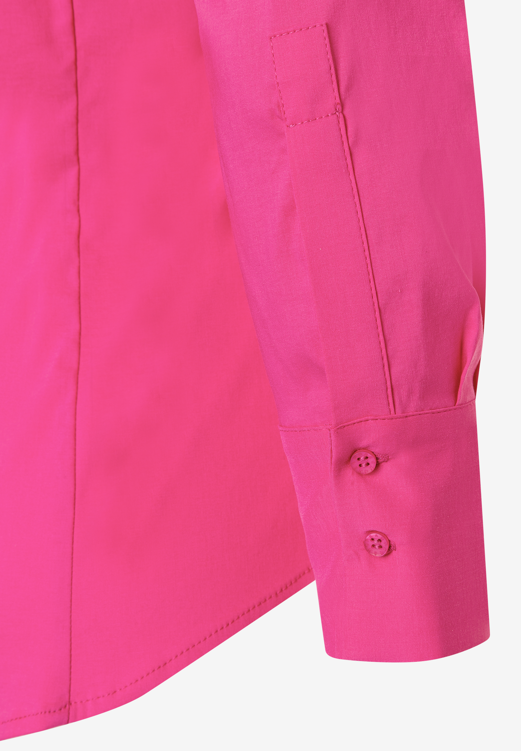 Detailaufnahme einer pinken MORE & MORE Bluse mit Manschette und zwei Knöpfen. Detailaufnahme einer pinken MORE & MORE Bluse mit Manschette und zwei Knöpfen.