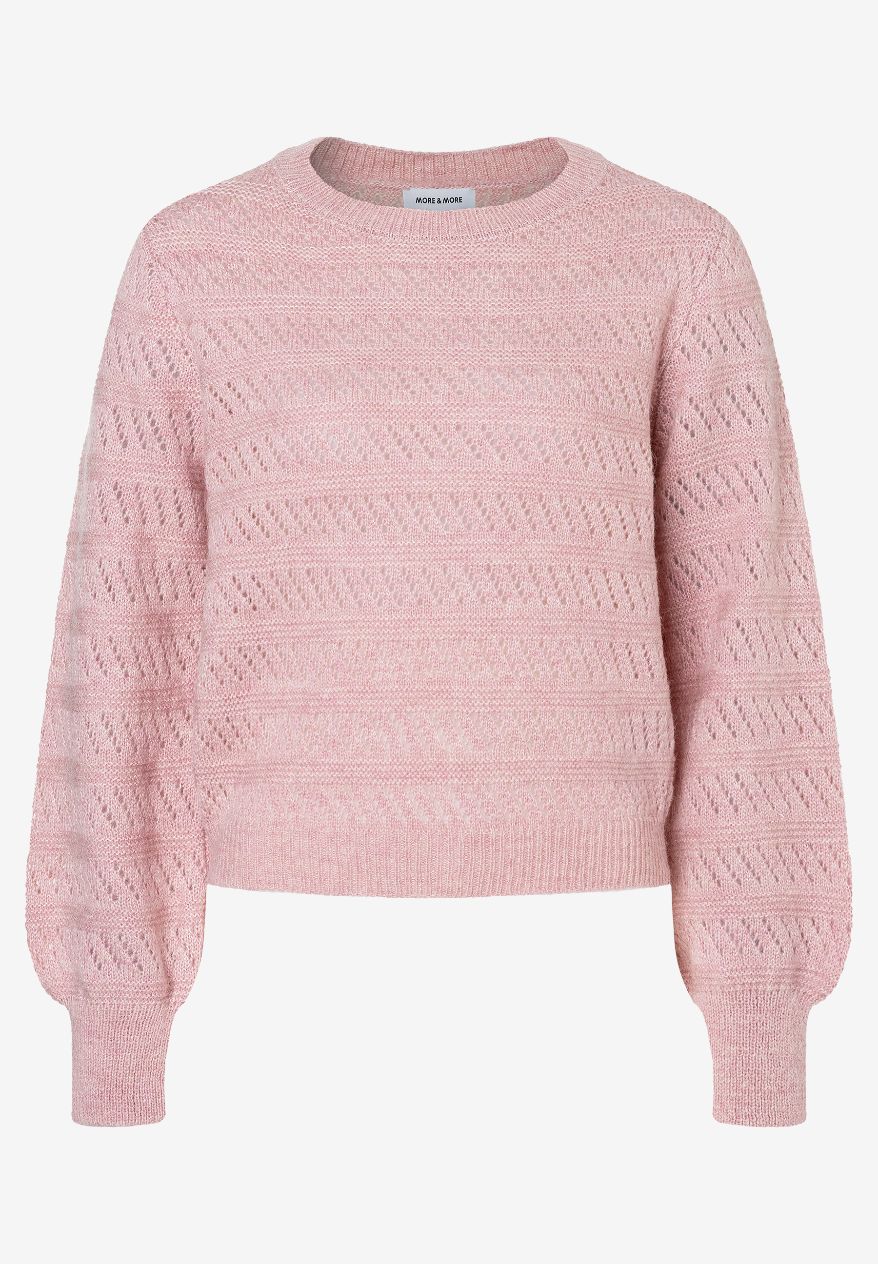 Ein rosa Strukturstrick-Pullover von MORE & MORE mit Rundhalsausschnitt und langen Ärmeln liegt auf einem weißen Hintergrund. Ein rosa Strukturstrick-Pullover von MORE & MORE mit Rundhalsausschnitt und langen Ärmeln liegt auf einem weißen Hintergrund.