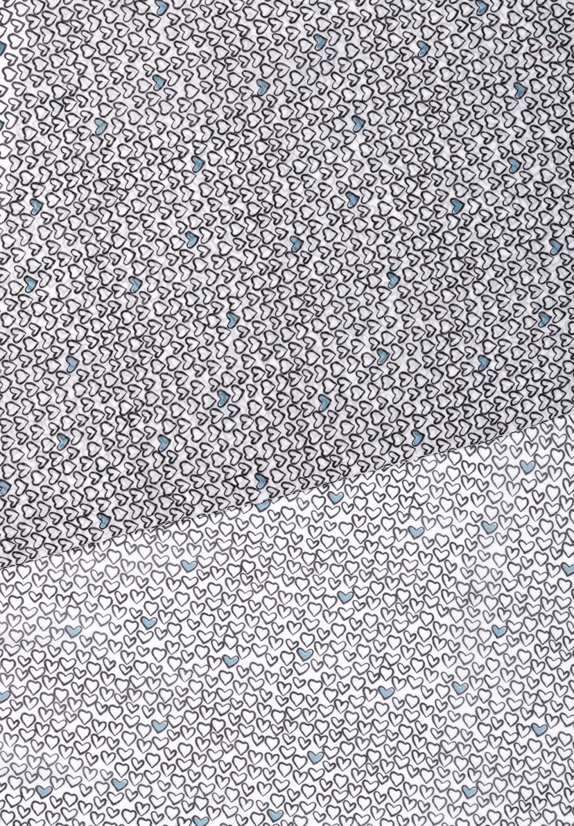 MORE & MORE Accessoires Detail: Herzmuster in Schwarz-Weiß, einzelne Herzen in hellem Blau. MORE & MORE Accessoires Detail: Herzmuster in Schwarz-Weiß, einzelne Herzen in hellem Blau.