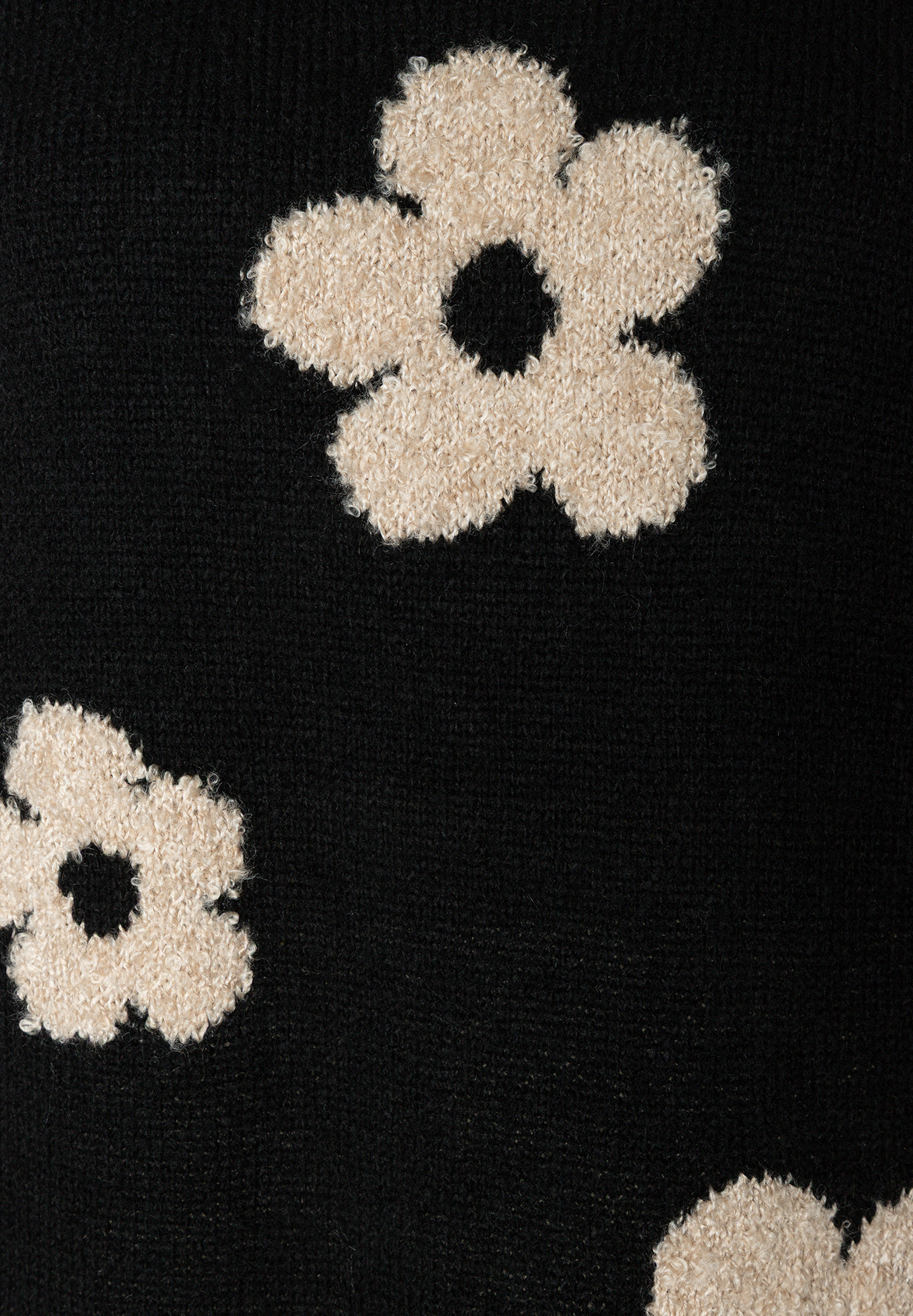 MORE & MORE Pullover: Schwarz melierter Strickpullover mit beigen Blumenmotiven