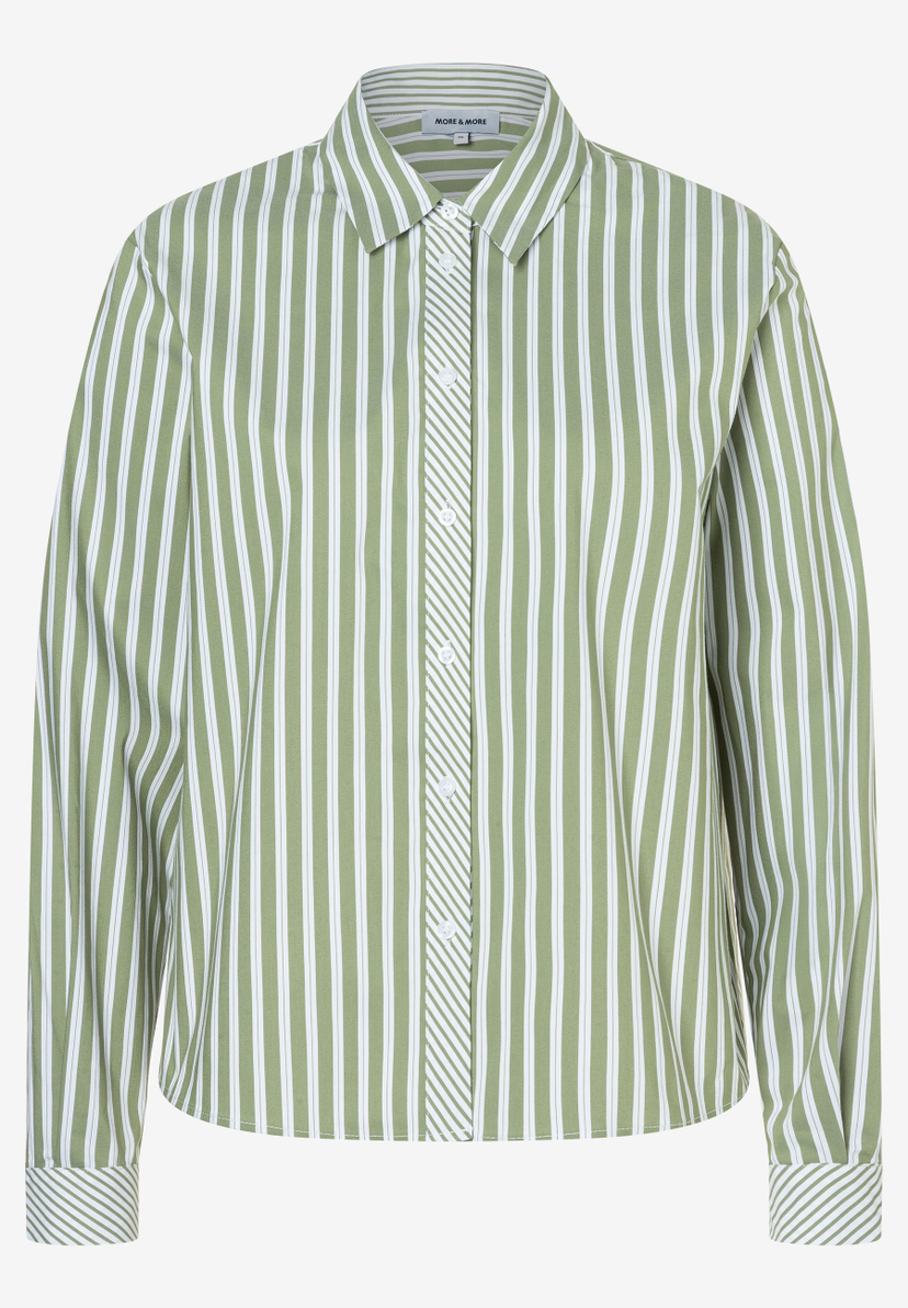 Eine MORE & MORE Bluse mit grünen und weißen Streifen, langen Ärmeln und Knöpfen. Eine MORE & MORE Bluse mit grünen und weißen Streifen, langen Ärmeln und Knöpfen.