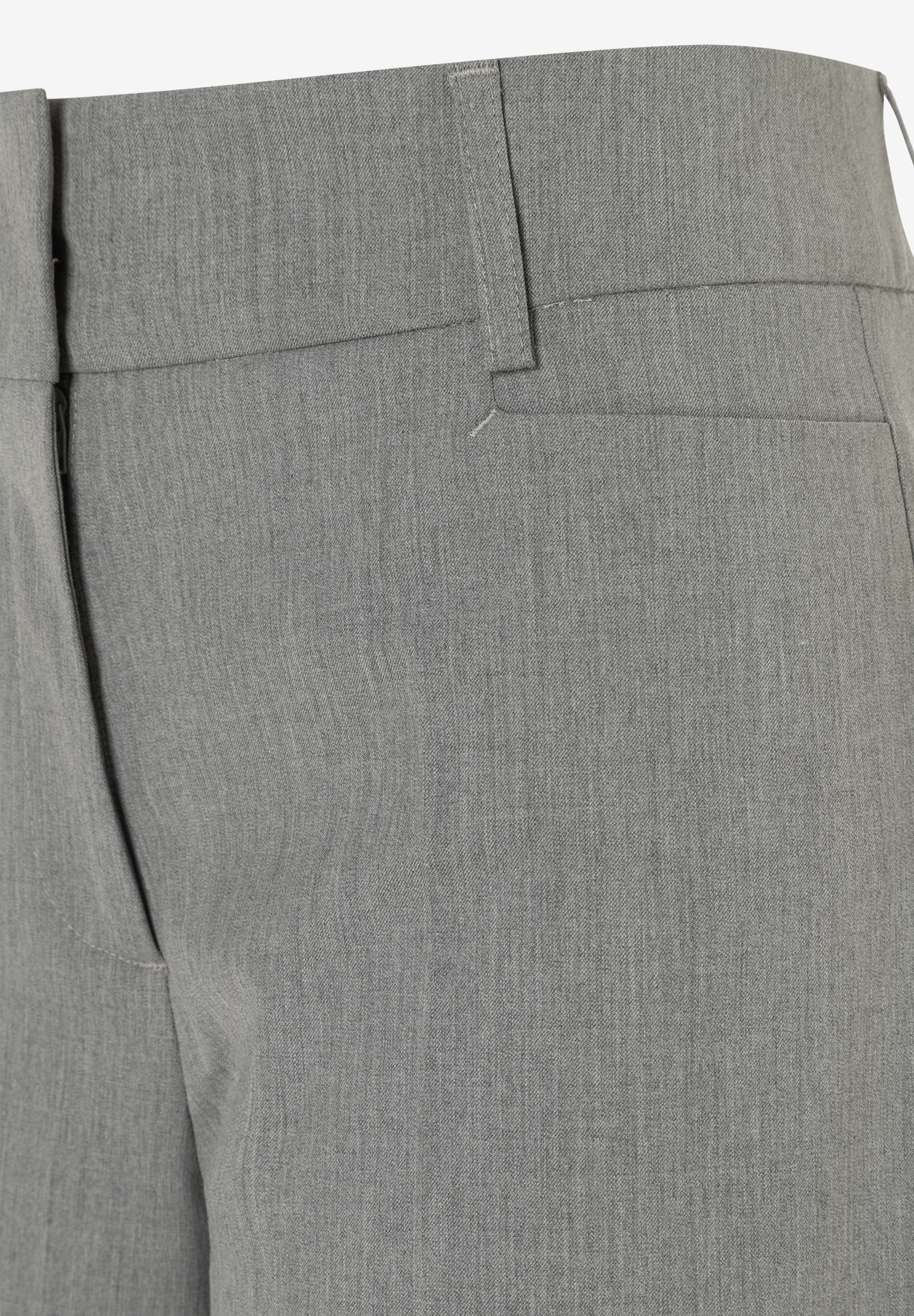 Nahaufnahme einer grauen Hose/Jeans der Marke MORE & MORE. Detailaufnahme des Hosenbundes und einer Hosentasche. Nahaufnahme einer grauen Hose/Jeans der Marke MORE & MORE. Detailaufnahme des Hosenbundes und einer Hosentasche.