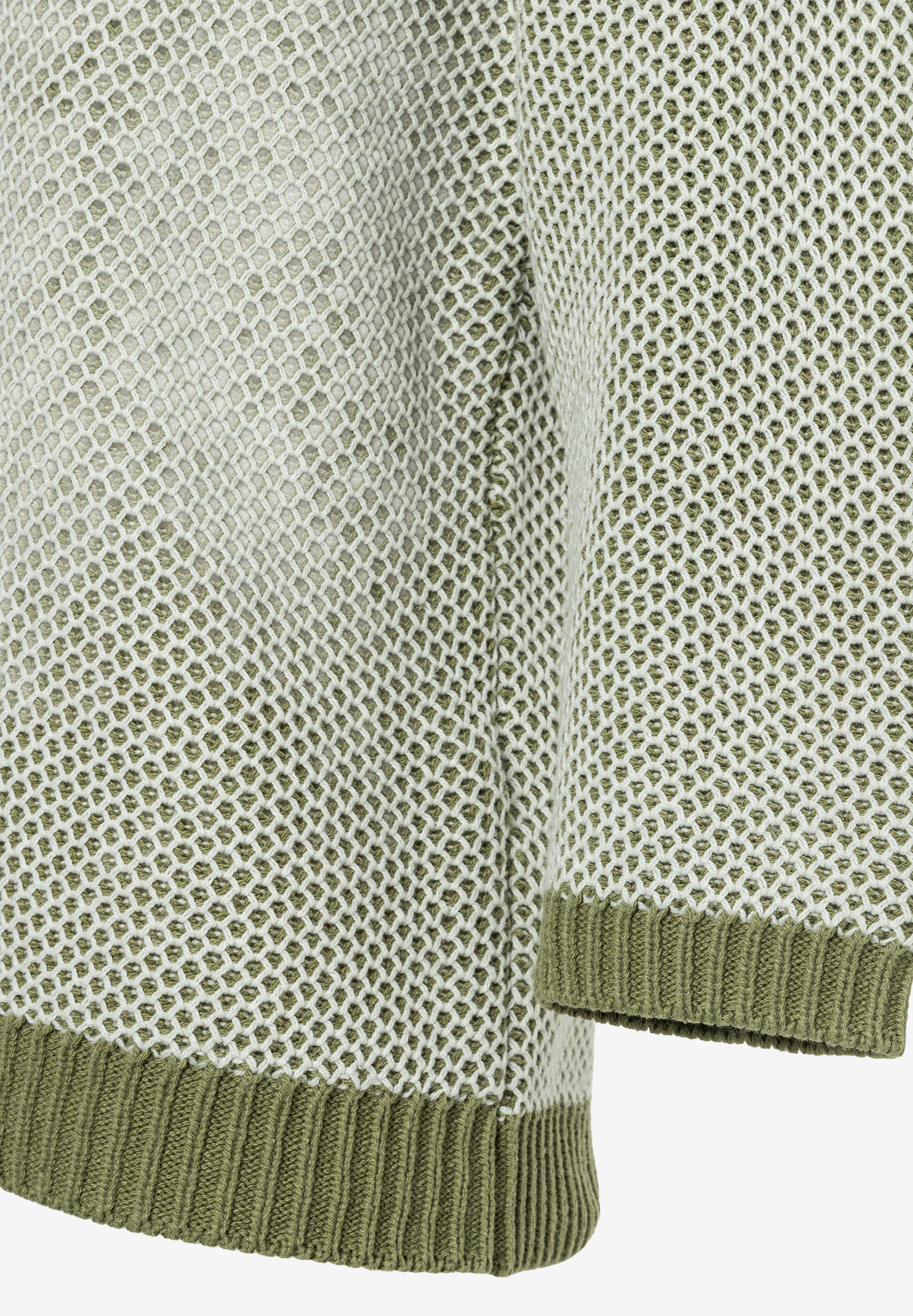 Nahaufnahme eines MORE & MORE Oberteils mit Strukturstrick und angenehmem Tragekomfort. Nahaufnahme eines MORE & MORE Oberteils mit Strukturstrick und angenehmem Tragekomfort.