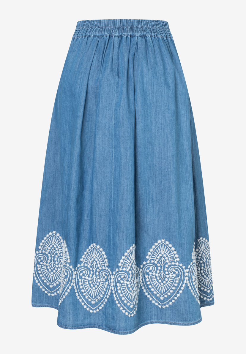 Ein MORE & MORE Denimrock mit weißer Borte am Saum.