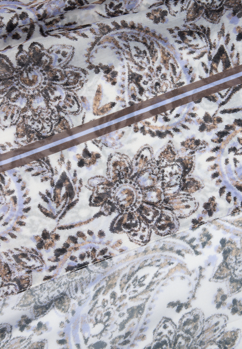MORE & MORE Accessoires: Hellgrauer Schal mit detailreichem, floralem Paisleymuster in Braun, Gold und Lila. Mit Querstreifen. MORE & MORE Accessoires: Hellgrauer Schal mit detailreichem, floralem Paisleymuster in Braun, Gold und Lila. Mit Querstreifen.