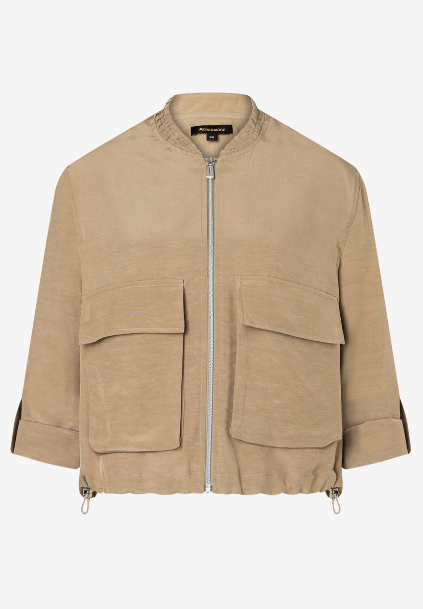 Eine MORE & MORE Jacke aus Viskosemischung, Webware, mit Reißverschluss und kurzen Ärmeln. Eine MORE & MORE Jacke aus Viskosemischung, Webware, mit Reißverschluss und kurzen Ärmeln.