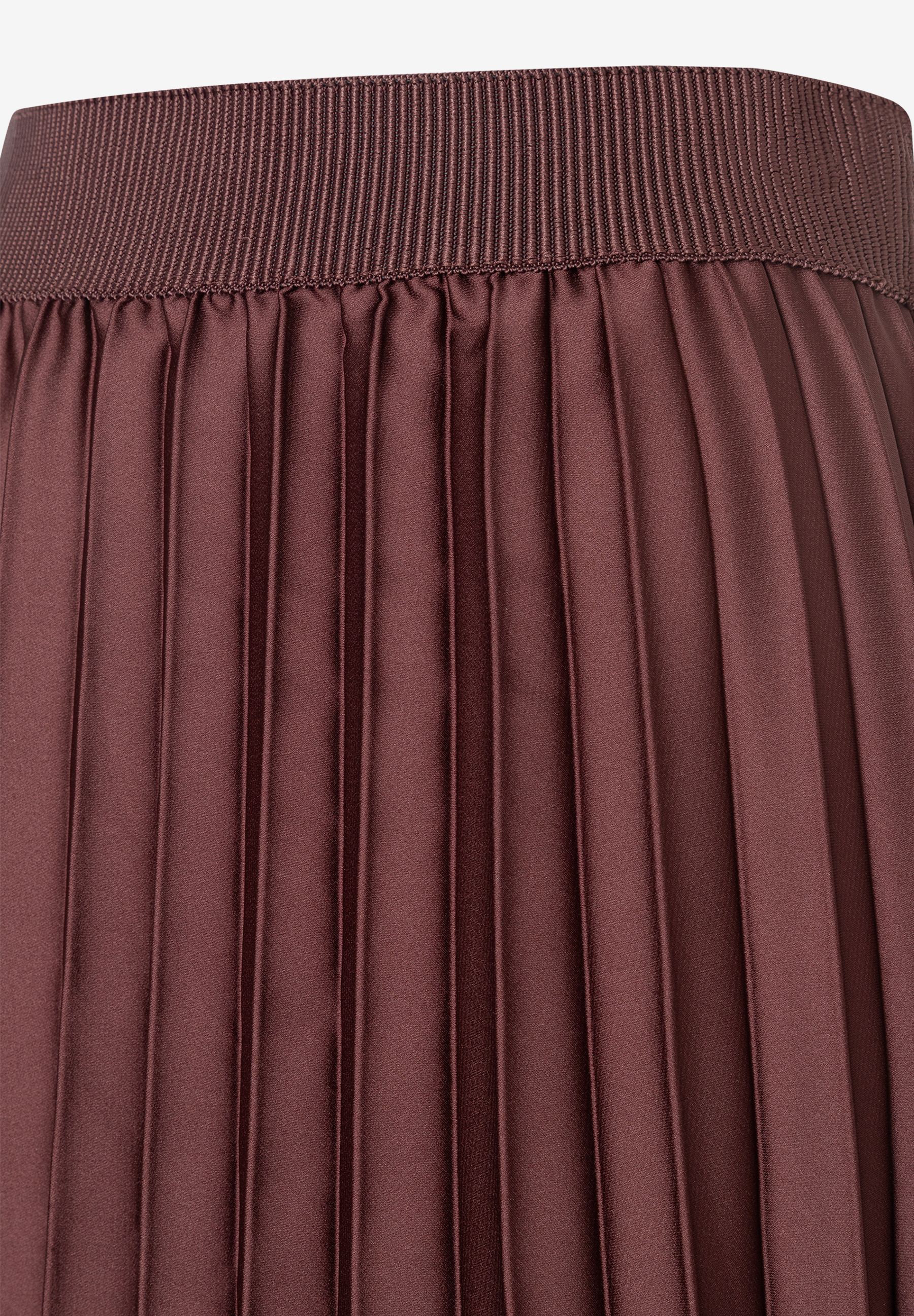 Nahaufnahme eines dunkelbraunen Faltenrocks von MORE & MORE mit elastischem Bund und fließender Polyester-Materialkonstruktion. Nahaufnahme eines dunkelbraunen Faltenrocks von MORE & MORE mit elastischem Bund und fließender Polyester-Materialkonstruktion.