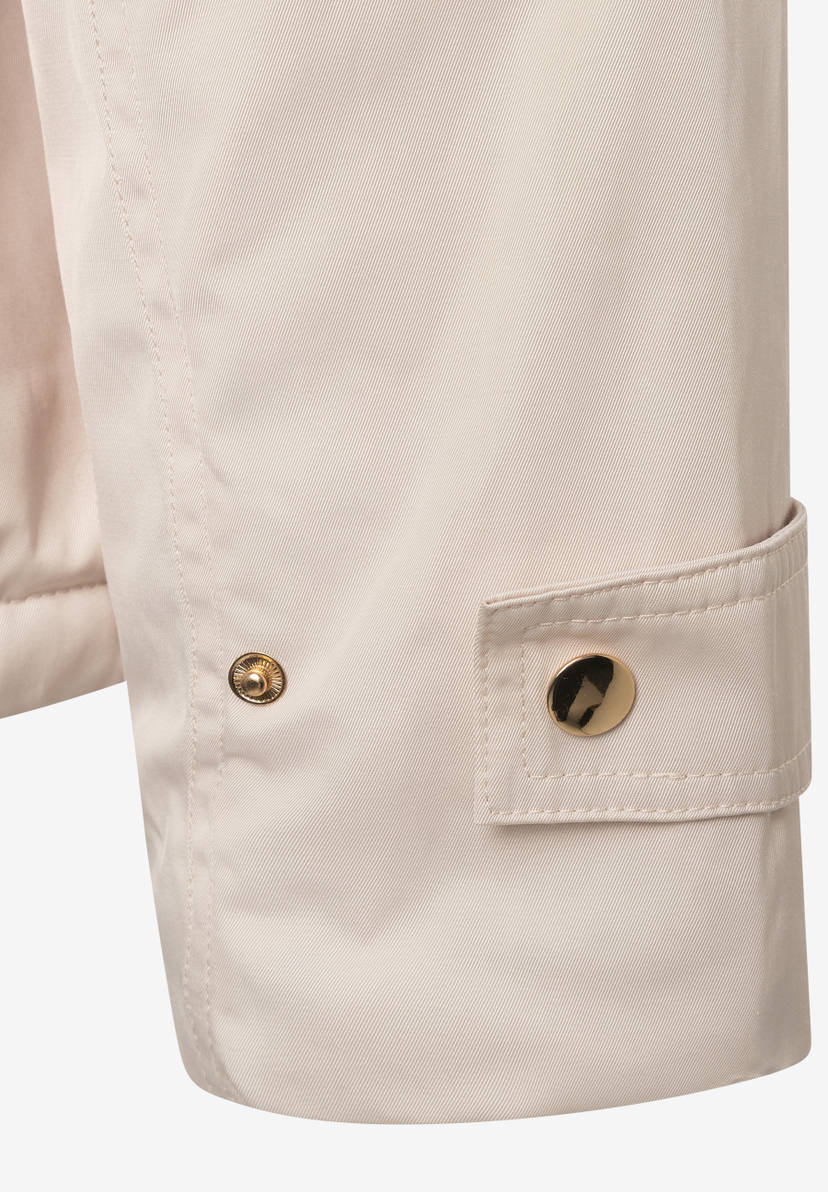 MORE & MORE beigefarbener Trenchcoat mit geripptem Stoff, einem kleinen goldfarbenen Druckknopf und einem runden goldfarbenen Knopf