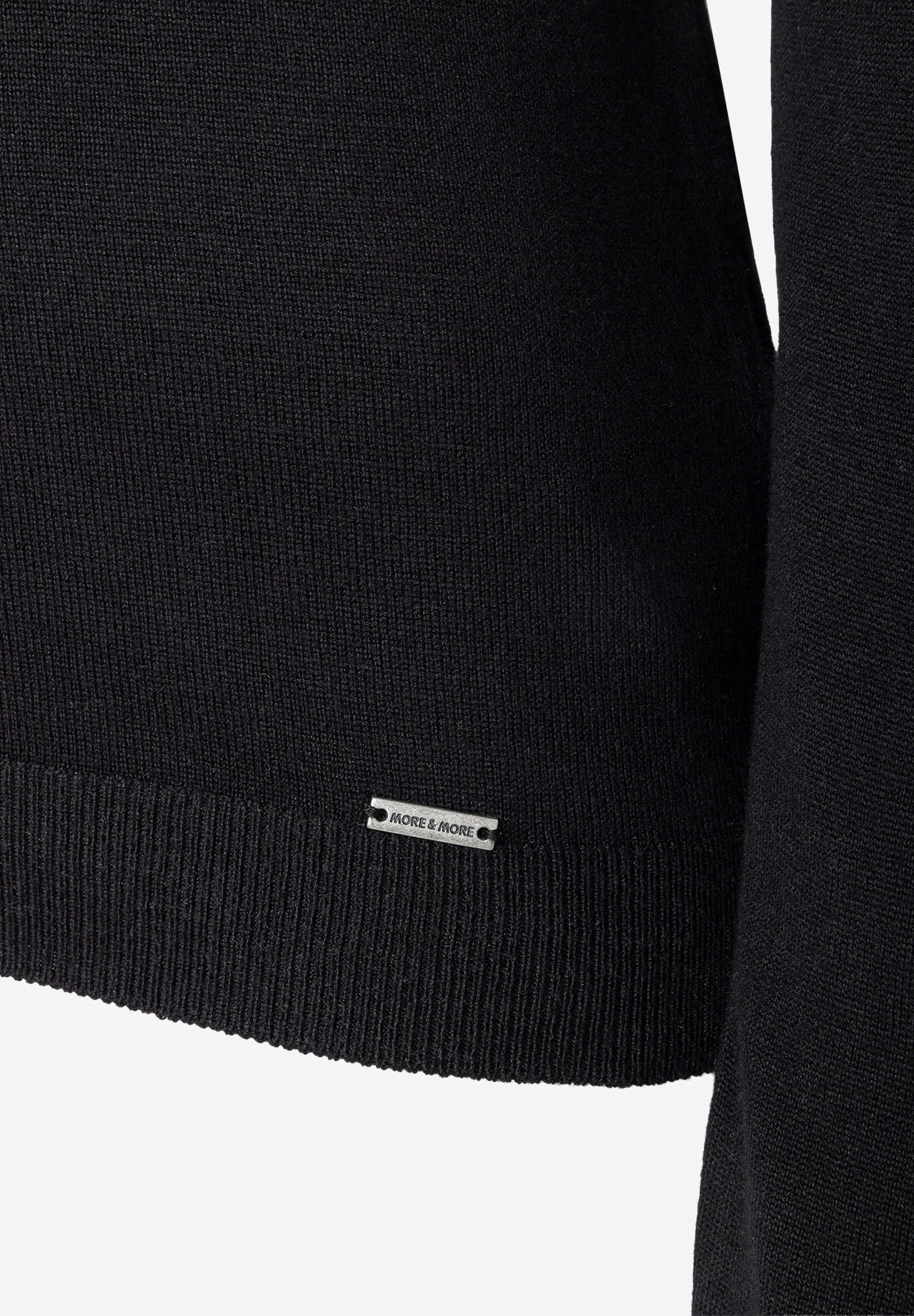 MORE & MORE schwarzer Feinstrickpullover mit silbernem Logo-Detail am Bund