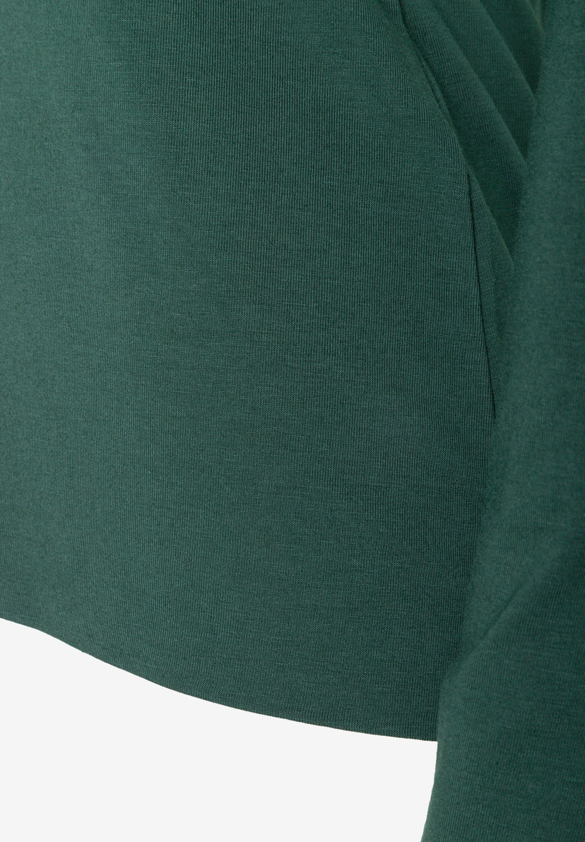 MORE & MORE T-Shirt, Detailansicht des dunkelgrünen Stoffes mit feiner Rippstruktur, sanfte Falten an der Seite MORE & MORE T-Shirt, Detailansicht des dunkelgrünen Stoffes mit feiner Rippstruktur, sanfte Falten an der Seite