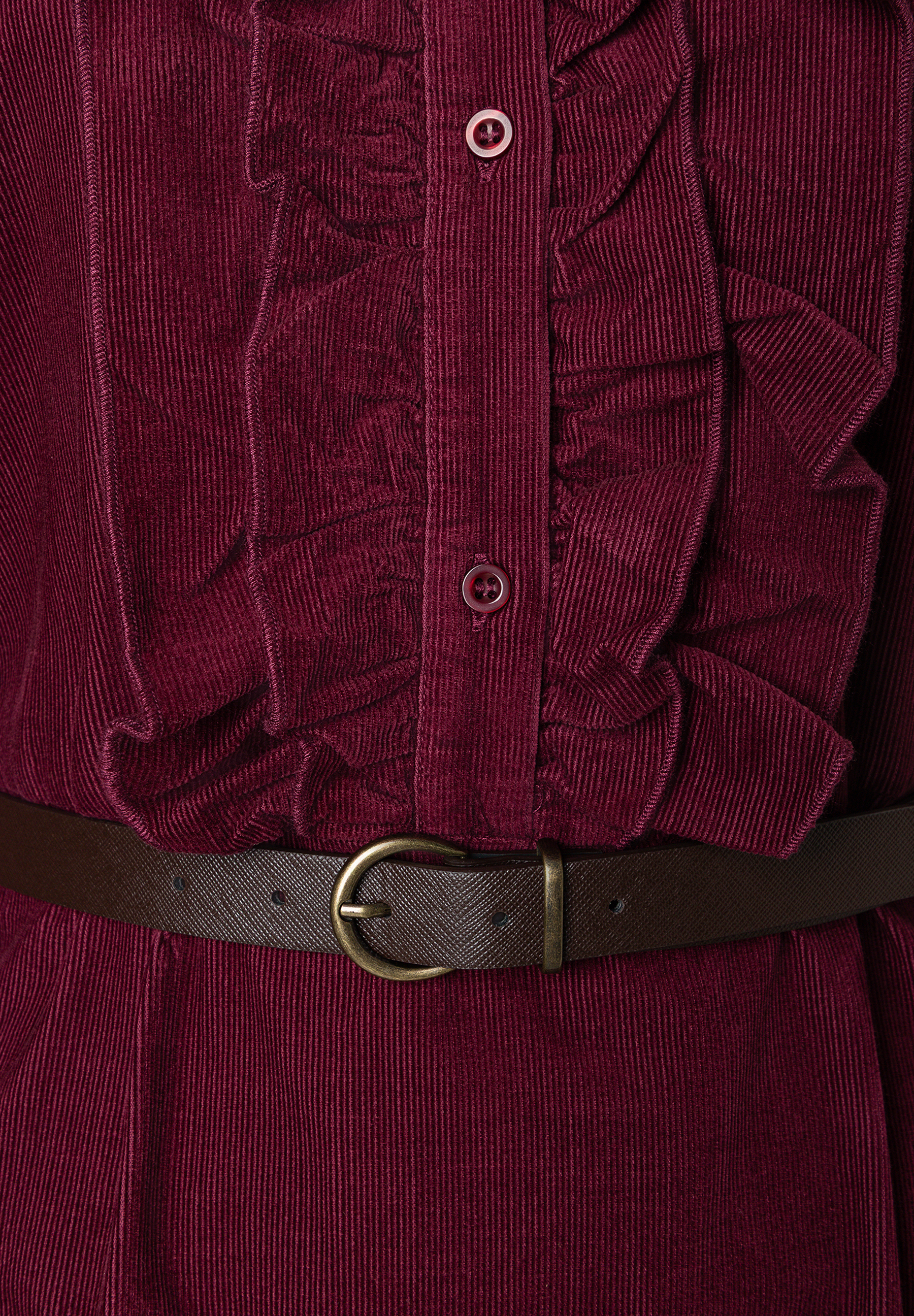 MORE & MORE Cordkleid in Bordeauxrot mit Rüschen, Knopfleiste und dunkelbraunem Gürtel