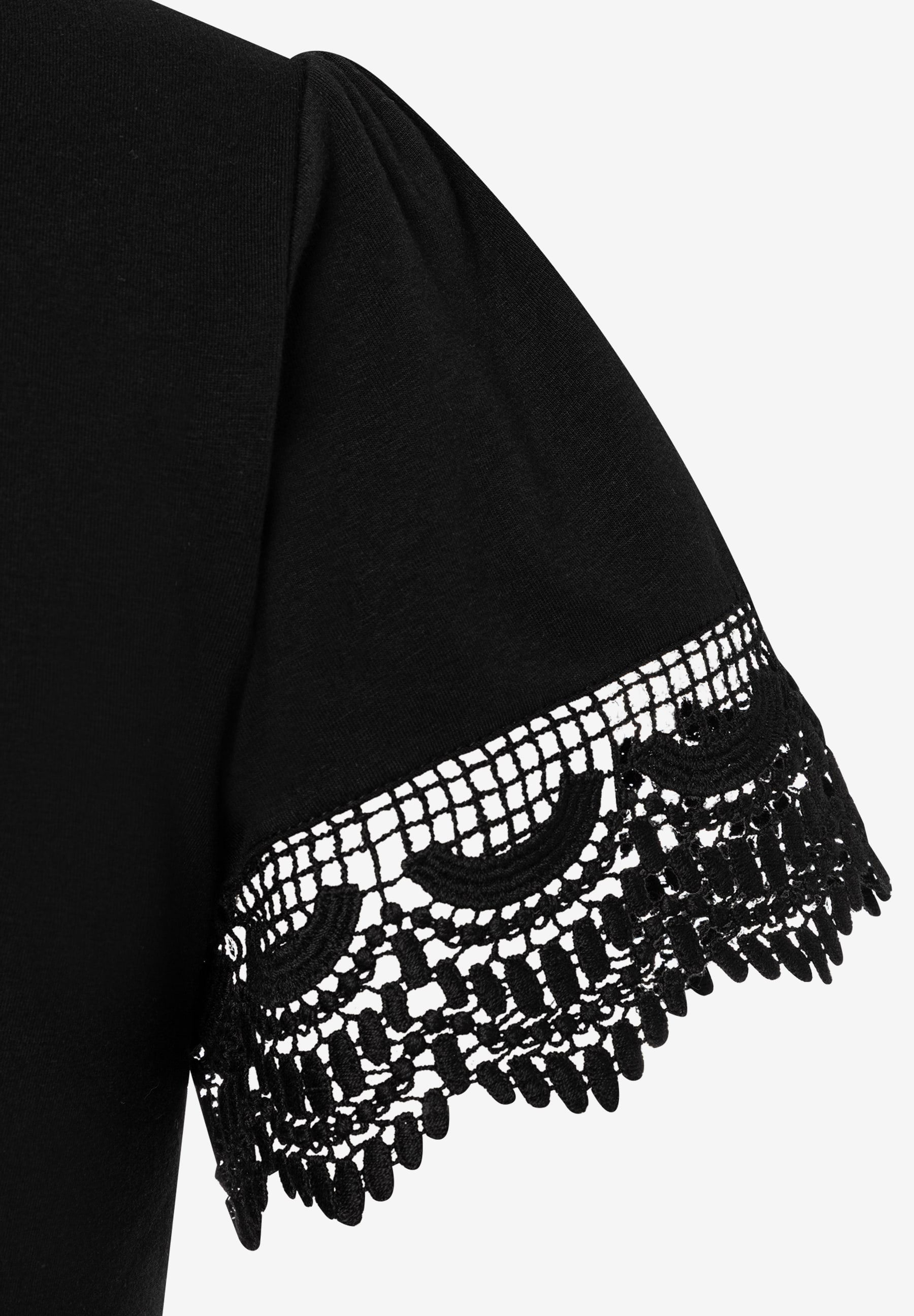 MORE & MORE T-Shirt/Top mit kurzer Ärmel mit zarter, schwarzer Spitze am Abschluss. MORE & MORE T-Shirt/Top mit kurzer Ärmel mit zarter, schwarzer Spitze am Abschluss.