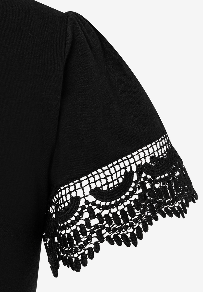 MORE & MORE T-Shirt/Top mit kurzer Ärmel mit zarter, schwarzer Spitze am Abschluss. MORE & MORE T-Shirt/Top mit kurzer Ärmel mit zarter, schwarzer Spitze am Abschluss.