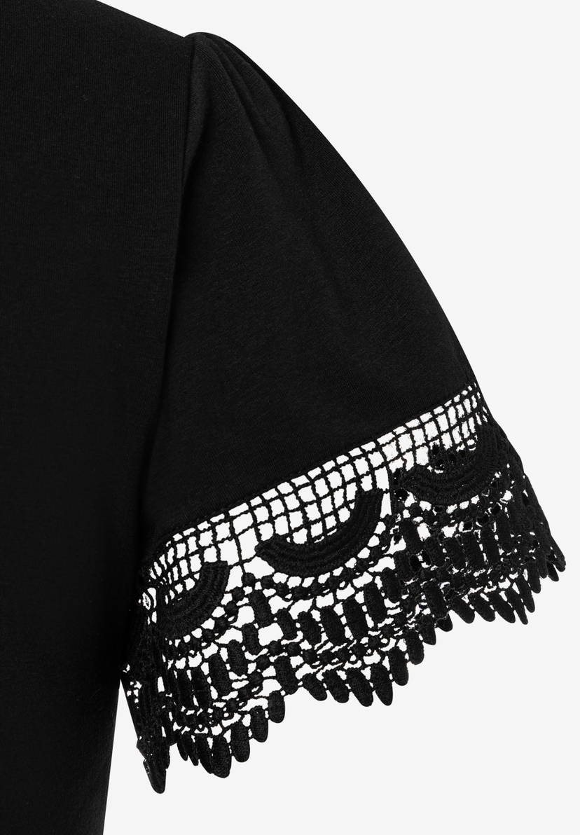 MORE & MORE T-Shirt/Top mit kurzer Ärmel mit zarter, schwarzer Spitze am Abschluss. MORE & MORE T-Shirt/Top mit kurzer Ärmel mit zarter, schwarzer Spitze am Abschluss.