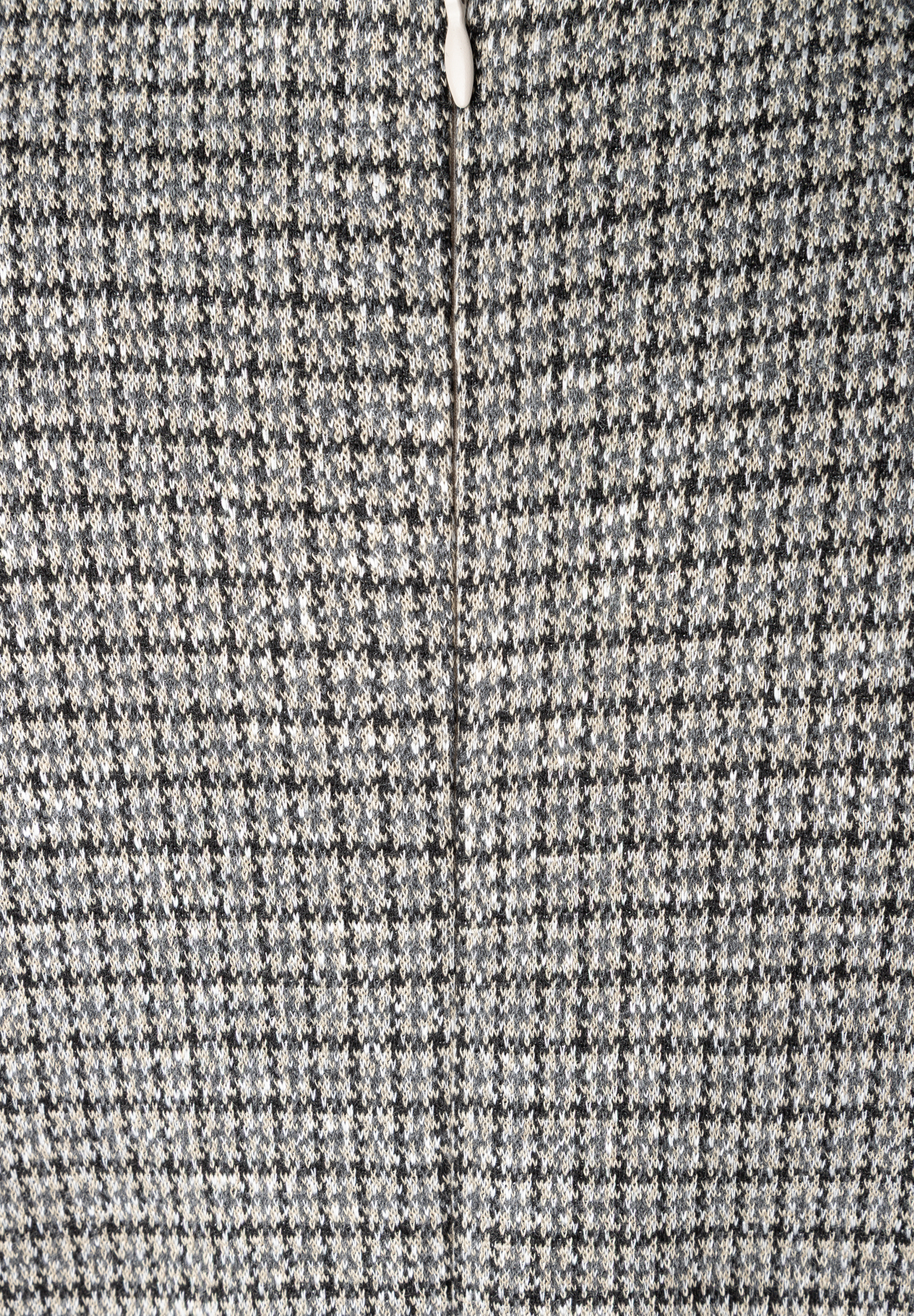 MORE & MORE Dress mit Hahnentrittmuster in Grau, Schwarz und Creme, mit Reißverschluss auf der Rückseite.