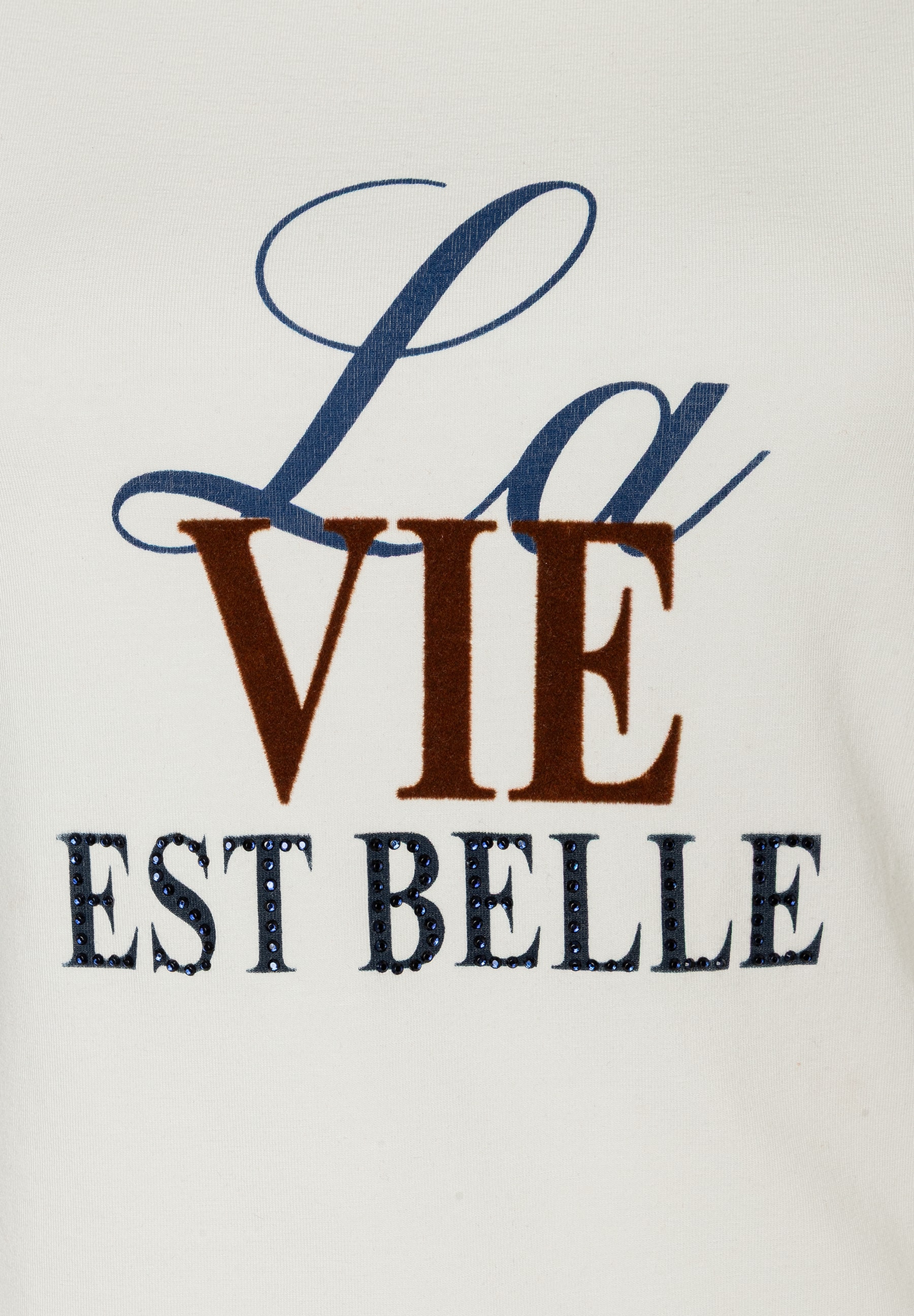 MORE & MORE Jersey-Oberteil mit „La Vie Est Belle“-Schriftzug und funkelnden Strasssteinen, hautfreundlich und elastisch. MORE & MORE Jersey-Oberteil mit „La Vie Est Belle“-Schriftzug und funkelnden Strasssteinen, hautfreundlich und elastisch.