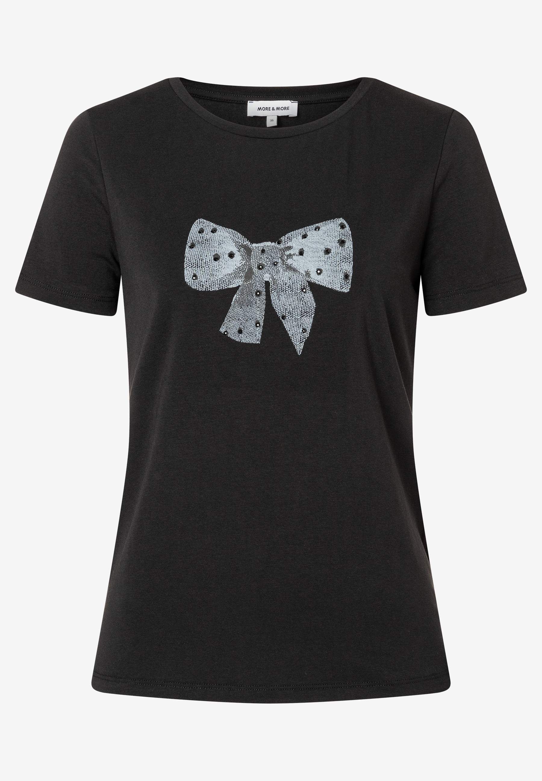 Ein schwarzes T-Shirt von MORE & MORE mit einer großen, glitzernden Schleife auf der Vorderseite. Ein schwarzes T-Shirt von MORE & MORE mit einer großen, glitzernden Schleife auf der Vorderseite.