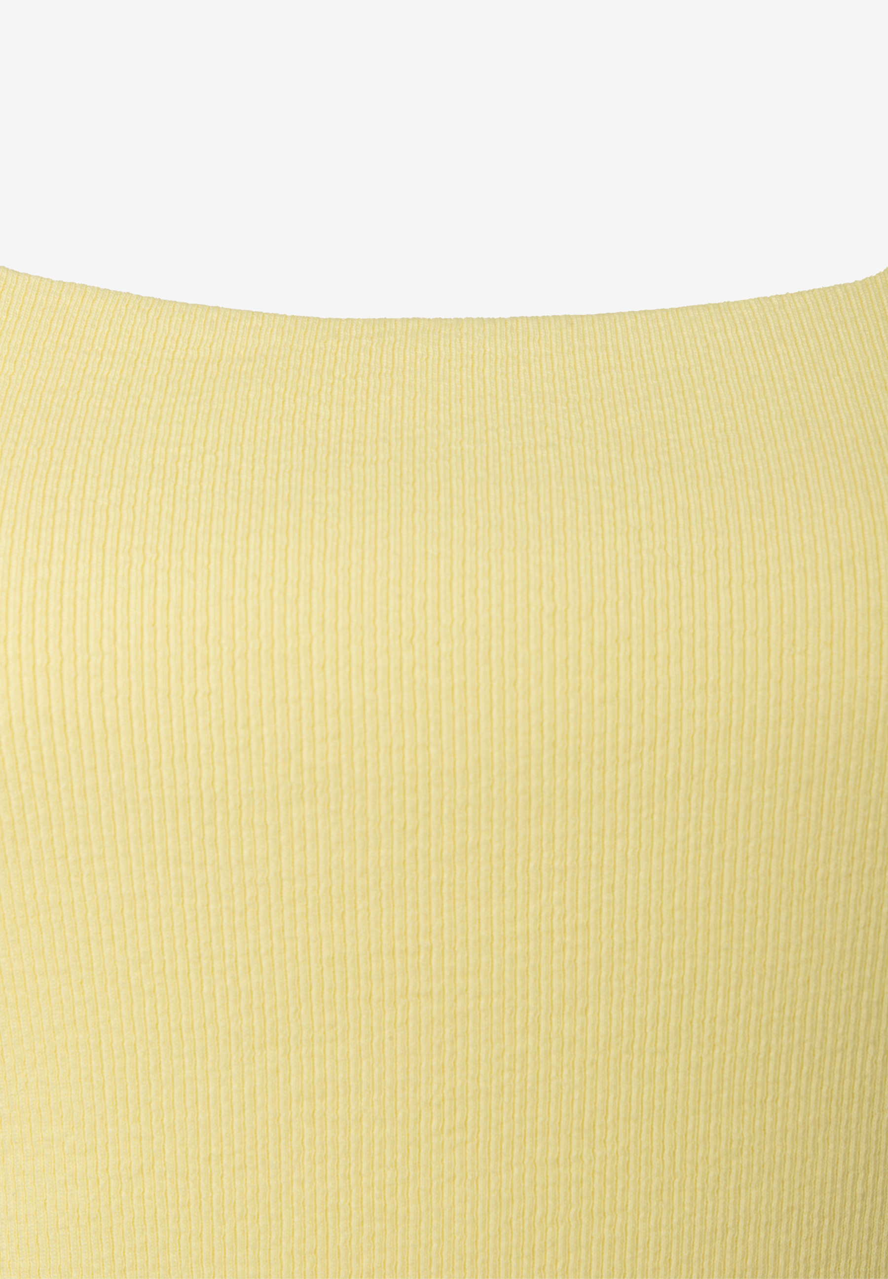 Nahaufnahme eines gelben Jersey-Tops von MORE & MORE. Elastisches, hautfreundliches Material.