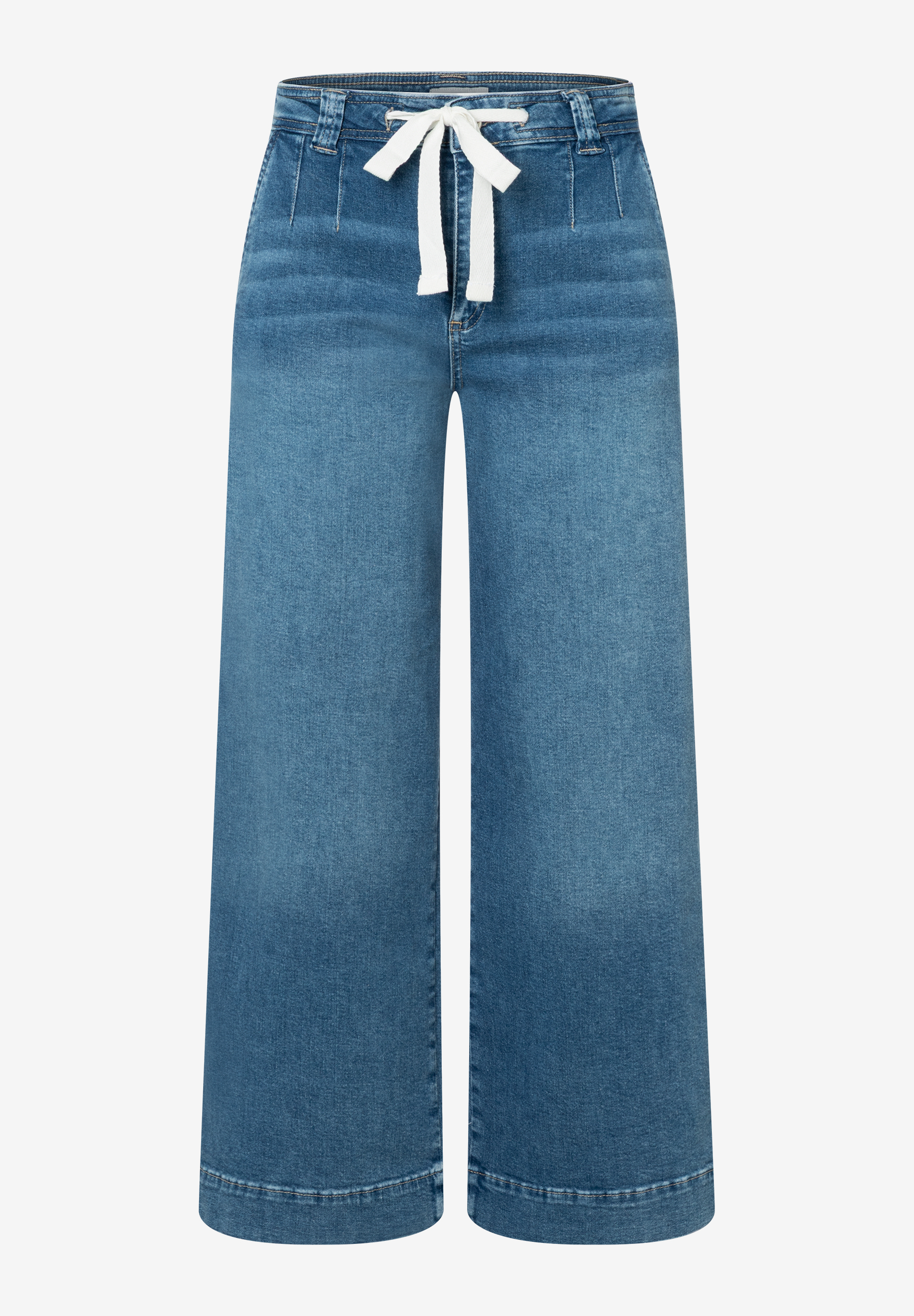Eine blaue Jeanshose von MORE & MORE mit weitem Bein und weißem Bindeband. Eine blaue Jeanshose von MORE & MORE mit weitem Bein und weißem Bindeband.