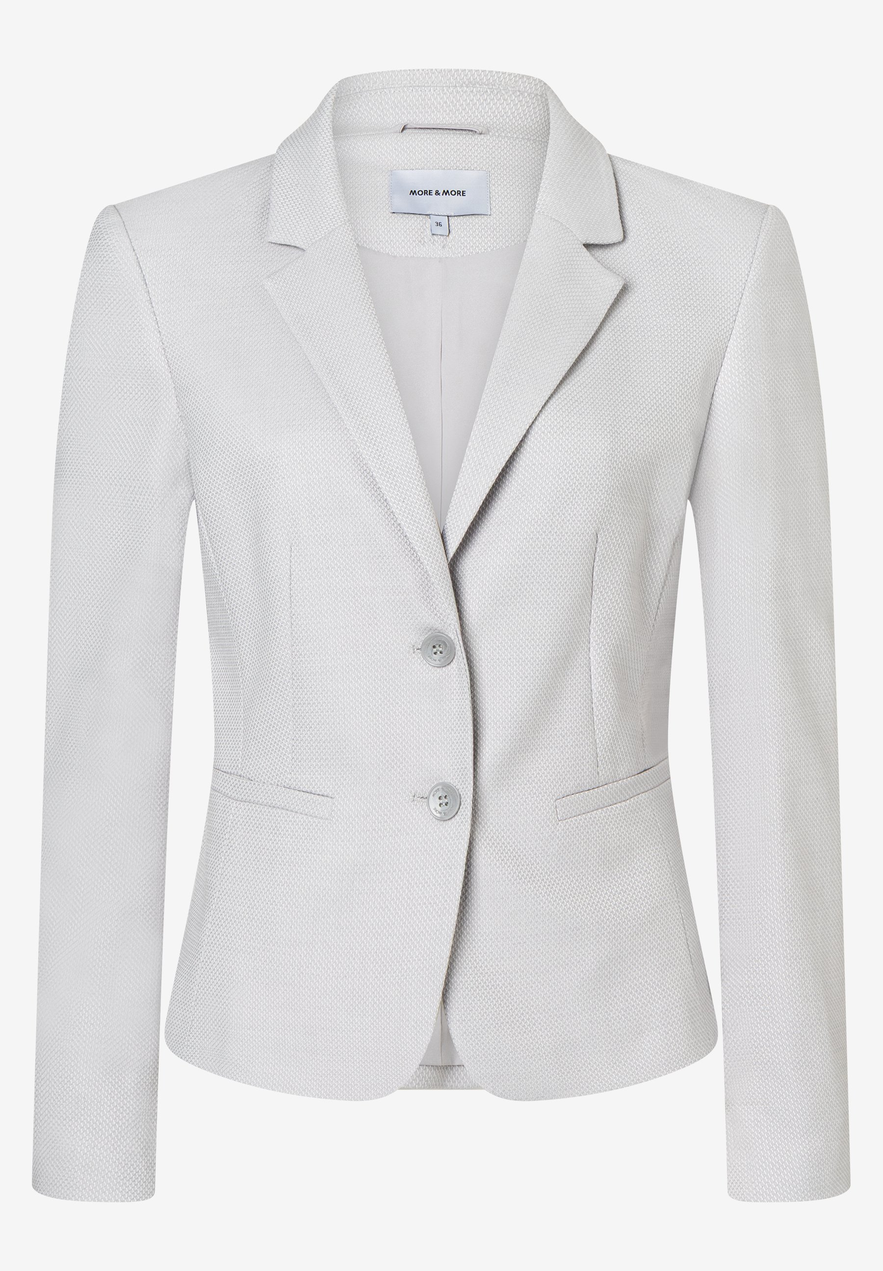 Ein hellgrauer Stretch-Piqué-Blazer von MORE & MORE mit zwei Knöpfen auf einem weißen Hintergrund. Ein hellgrauer Stretch-Piqué-Blazer von MORE & MORE mit zwei Knöpfen auf einem weißen Hintergrund.