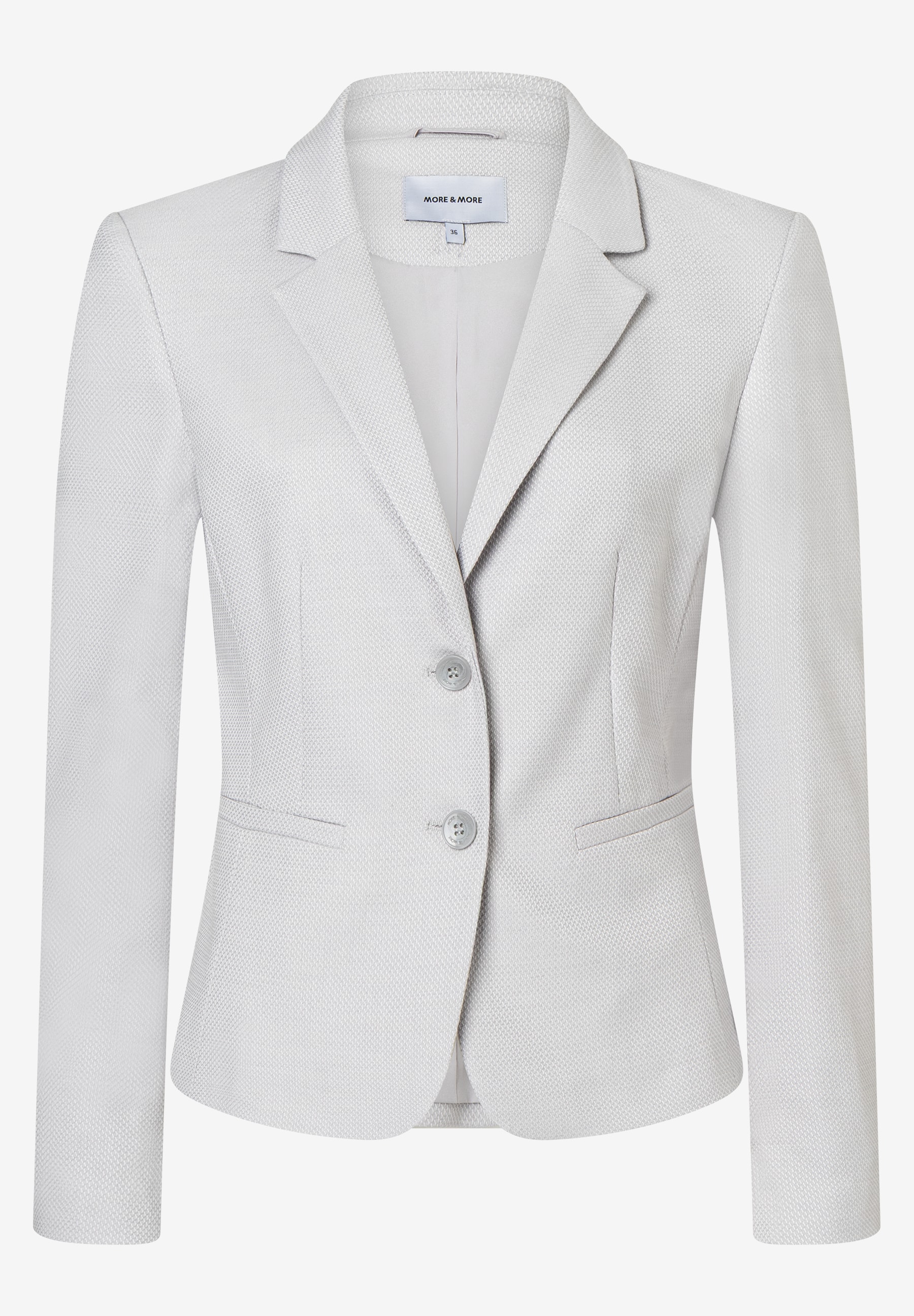 Ein hellgrauer Stretch-Piqué-Blazer von MORE & MORE mit zwei Knöpfen auf einem weißen Hintergrund. Ein hellgrauer Stretch-Piqué-Blazer von MORE & MORE mit zwei Knöpfen auf einem weißen Hintergrund.