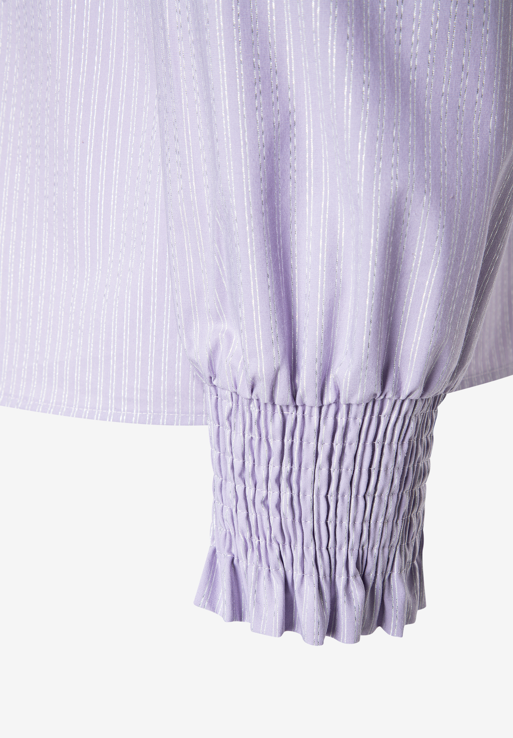 MORE & MORE Bluse: Violette Bluse mit silbernen Streifen. Eng anliegender Bund mit Rüschen.