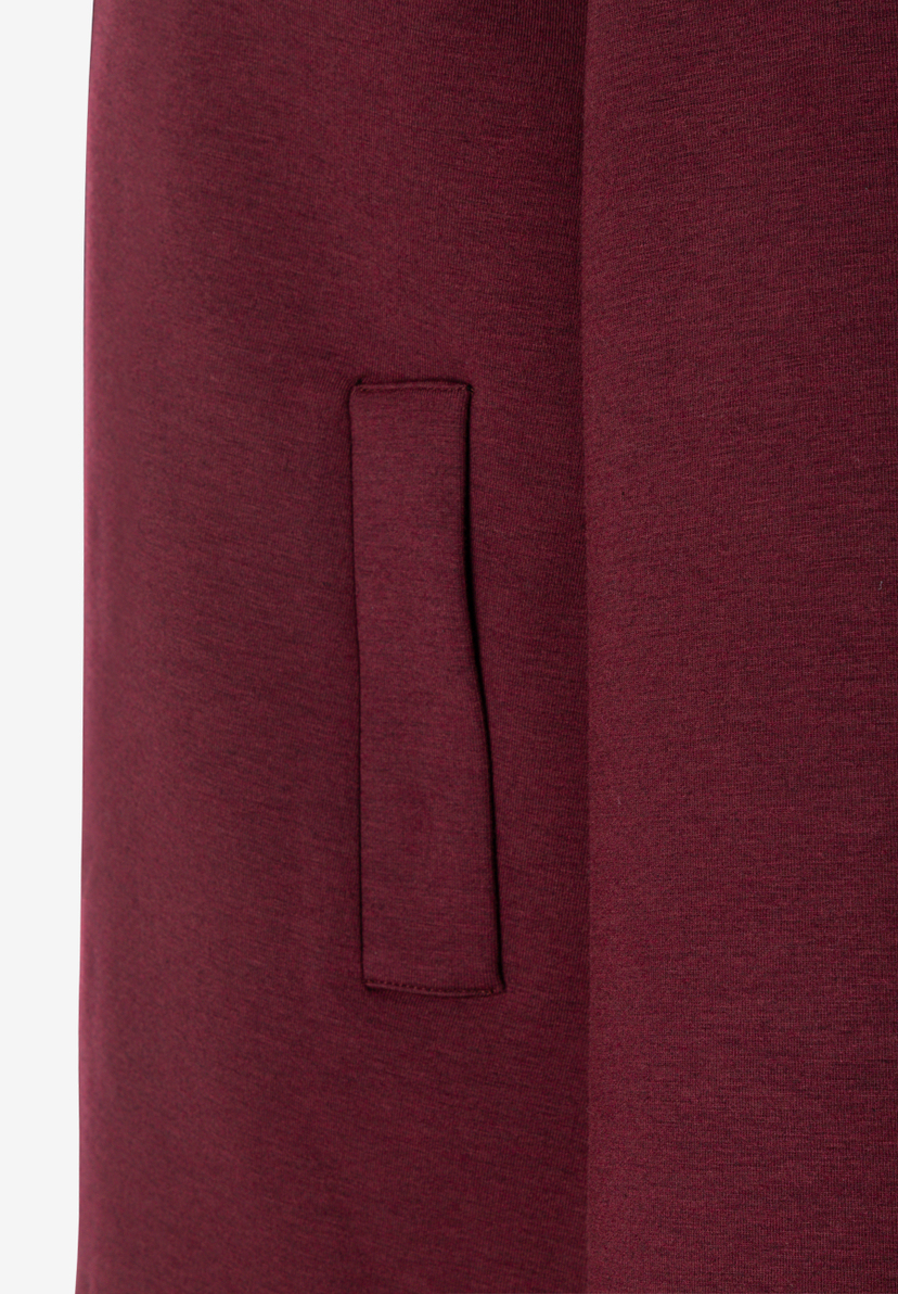 MORE & MORE T-Shirt/Top Detailansicht: Schräge, vertikale Tasche auf bordeauxrotem Stoff