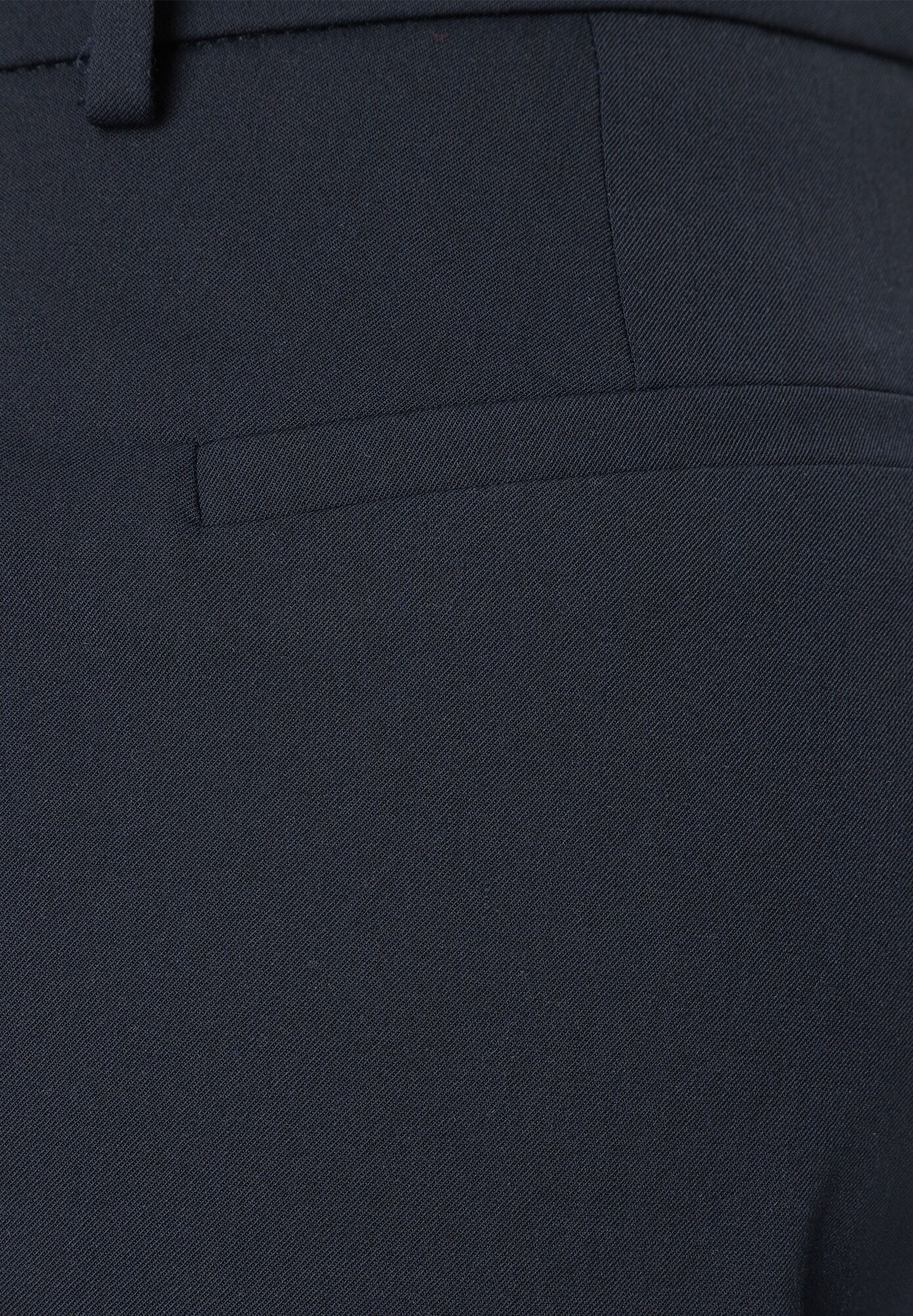 Detailaufnahme MORE & MORE Hose, Gabardine-Stretch, mit angedeuteter Gesäßtasche. Detailaufnahme MORE & MORE Hose, Gabardine-Stretch, mit angedeuteter Gesäßtasche.